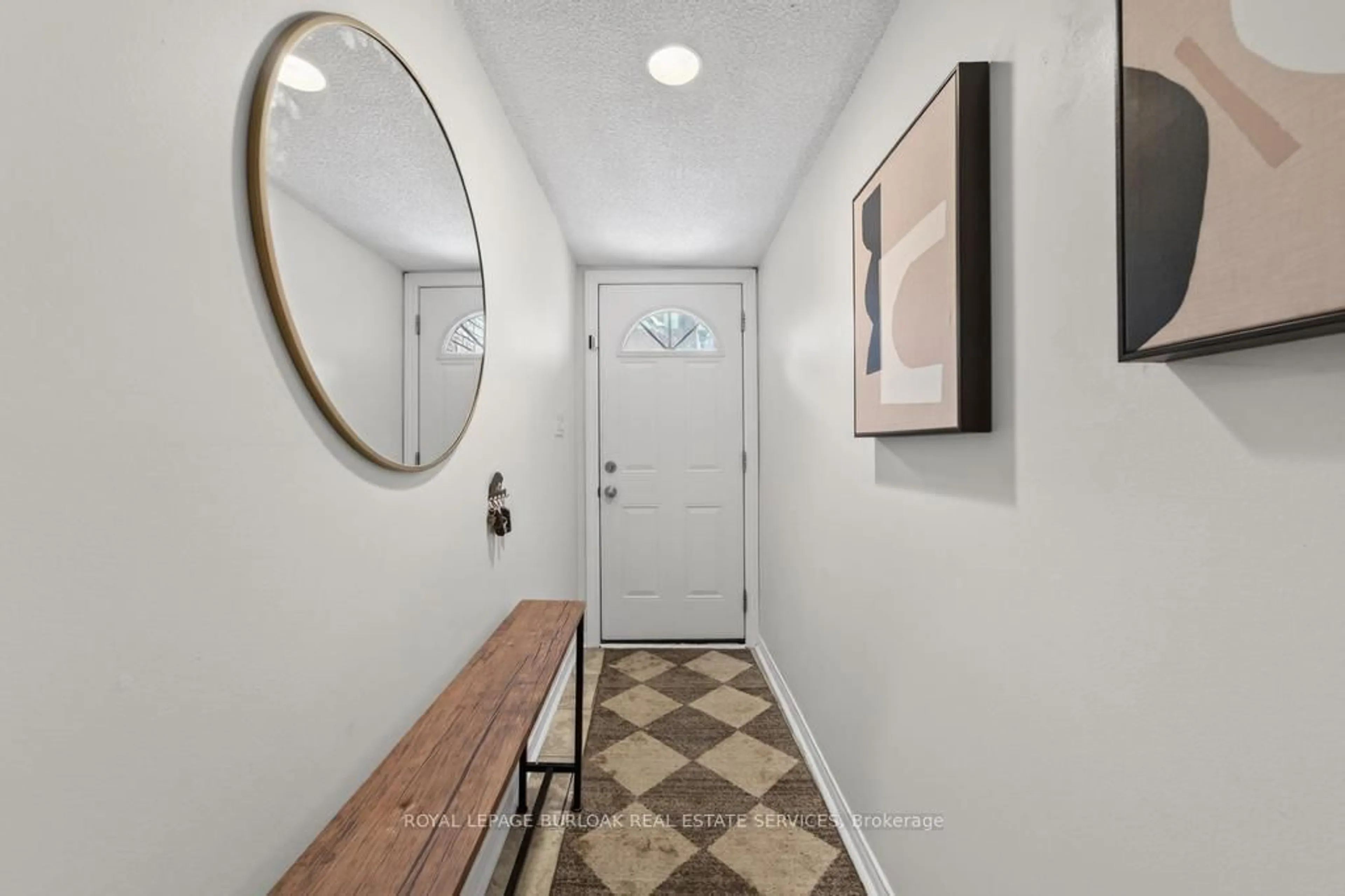 Indoor entryway for 895 Maple Ave #702, Burlington Ontario L7S 2H7