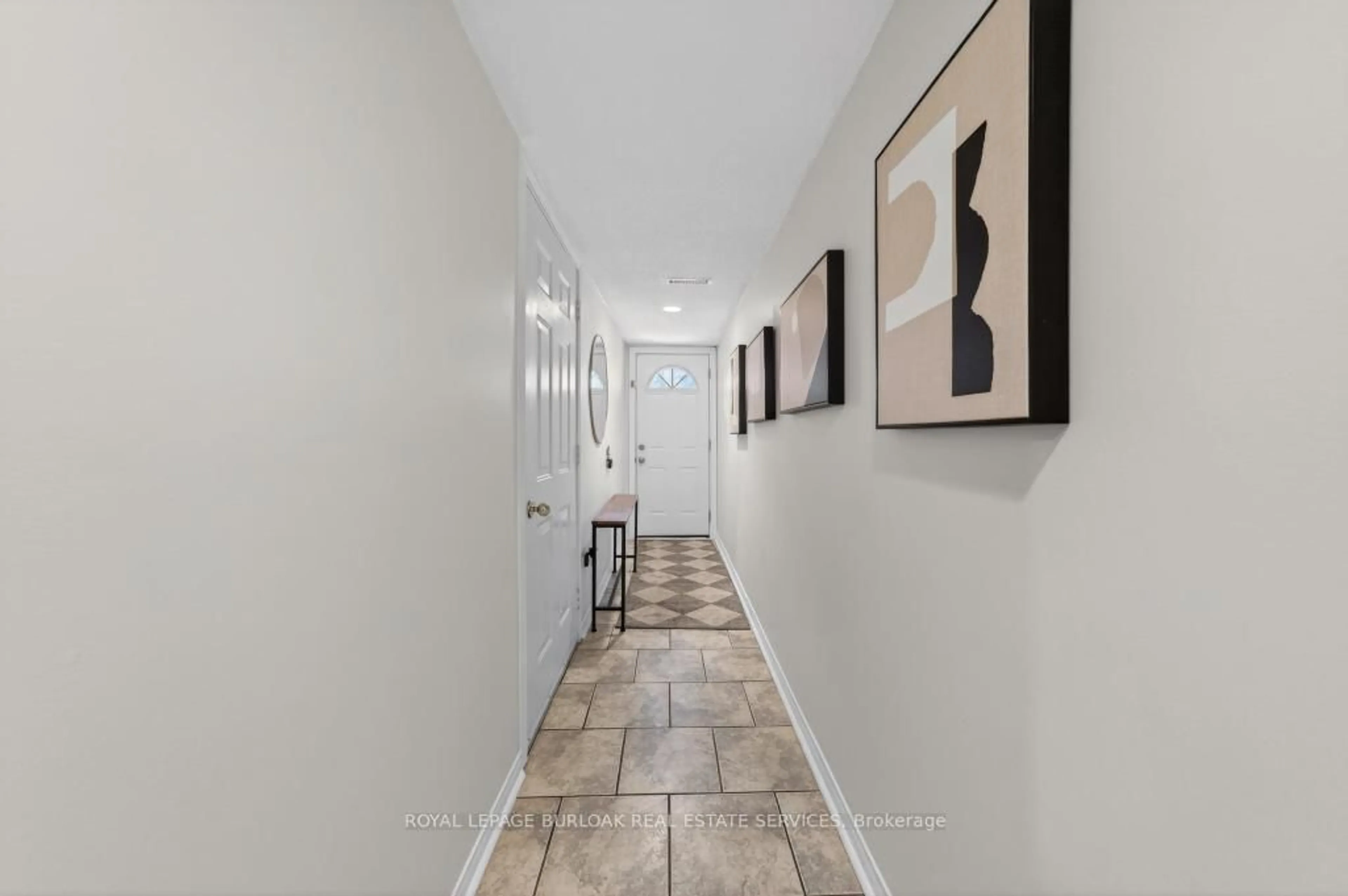 Indoor entryway for 895 Maple Ave #702, Burlington Ontario L7S 2H7