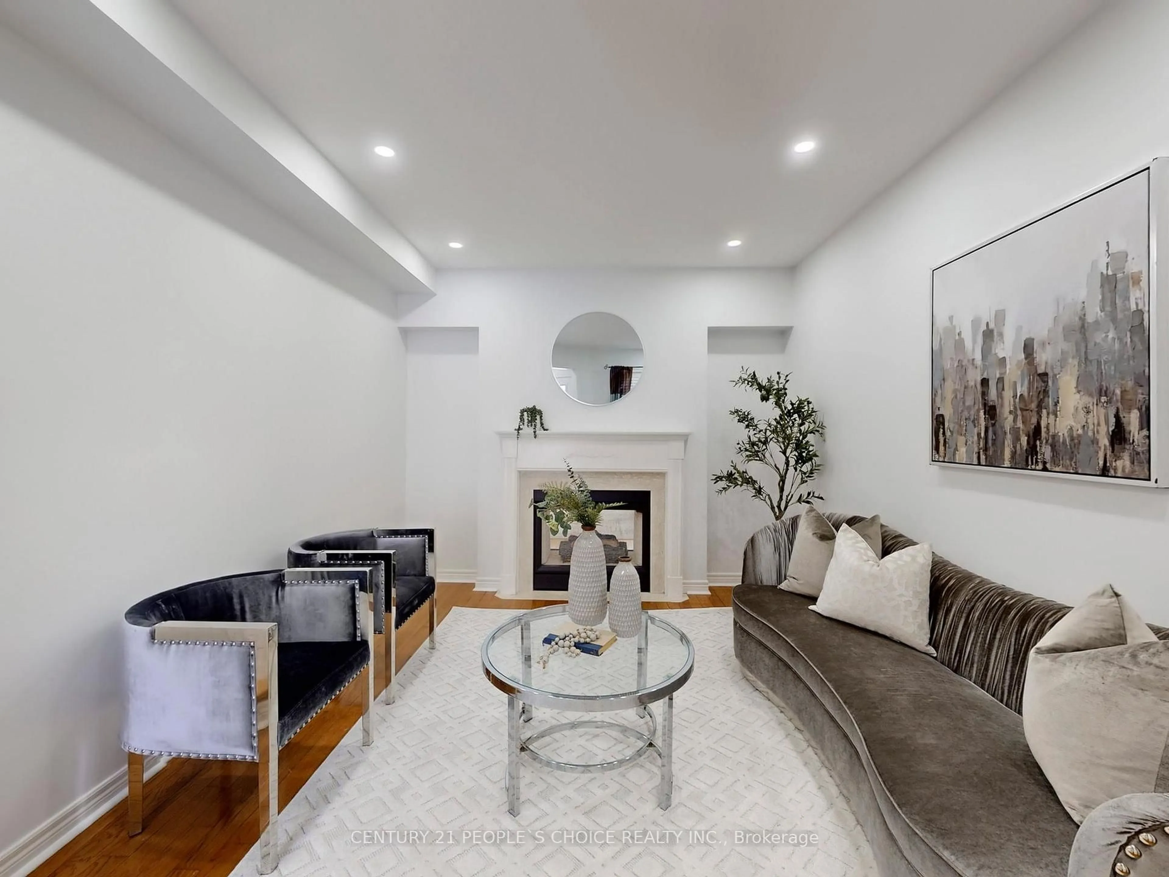 Living room with furniture, unknown for 5686 Whitehorn Ave, Mississauga Ontario L5V 2A9