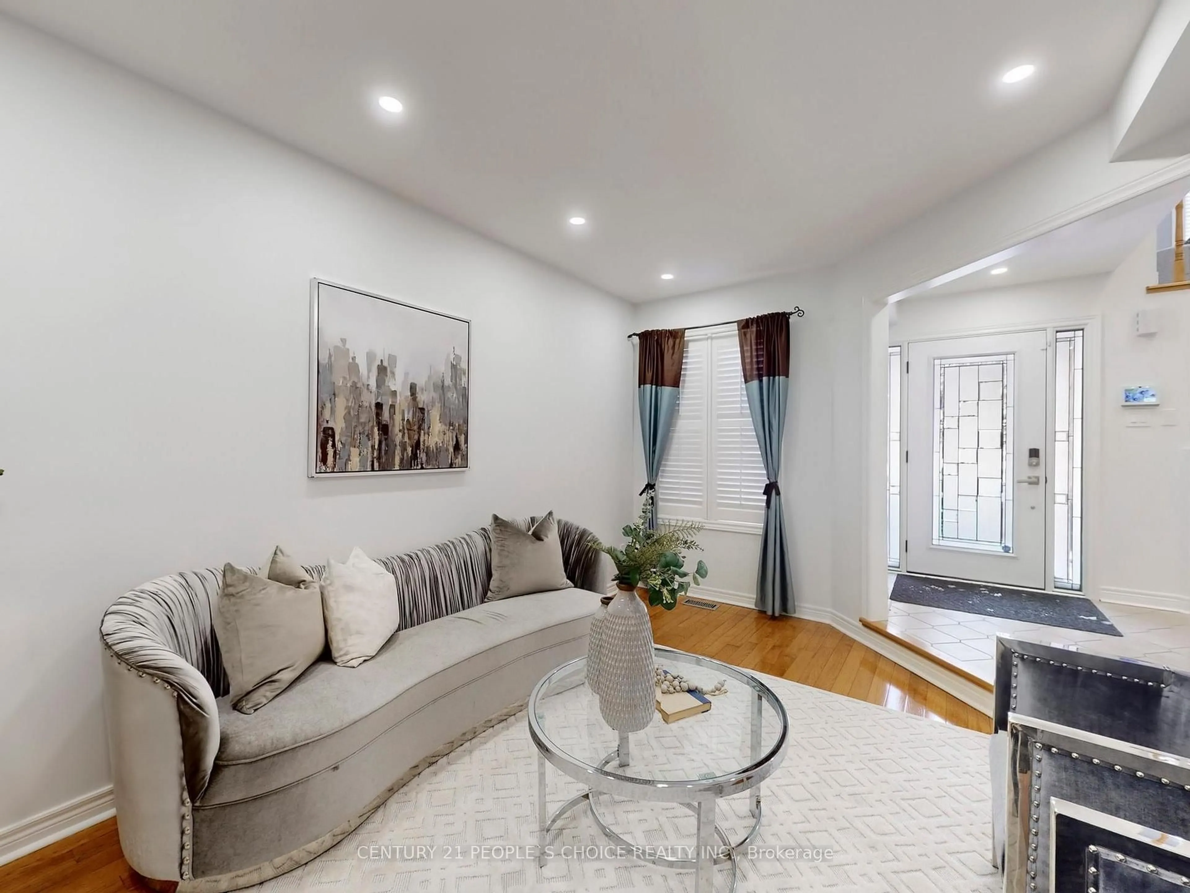 Living room with furniture, unknown for 5686 Whitehorn Ave, Mississauga Ontario L5V 2A9