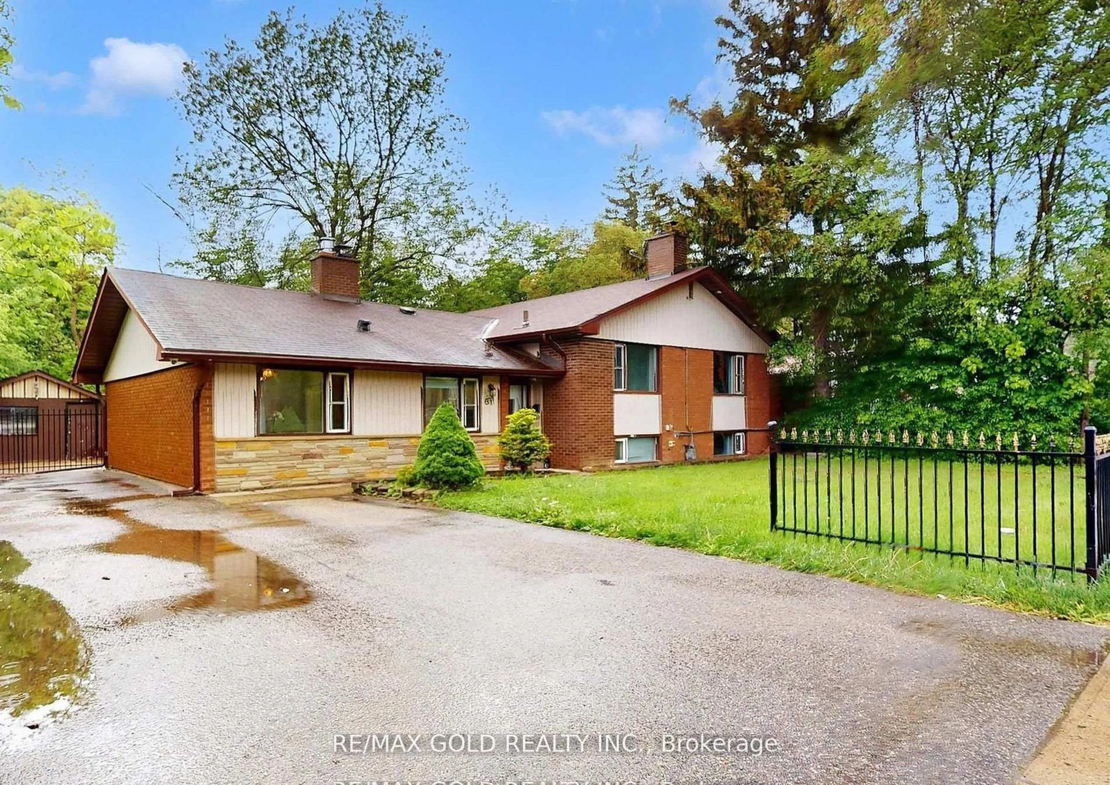 Unknown for 61 Centre St, Brampton Ontario L6V 1T1