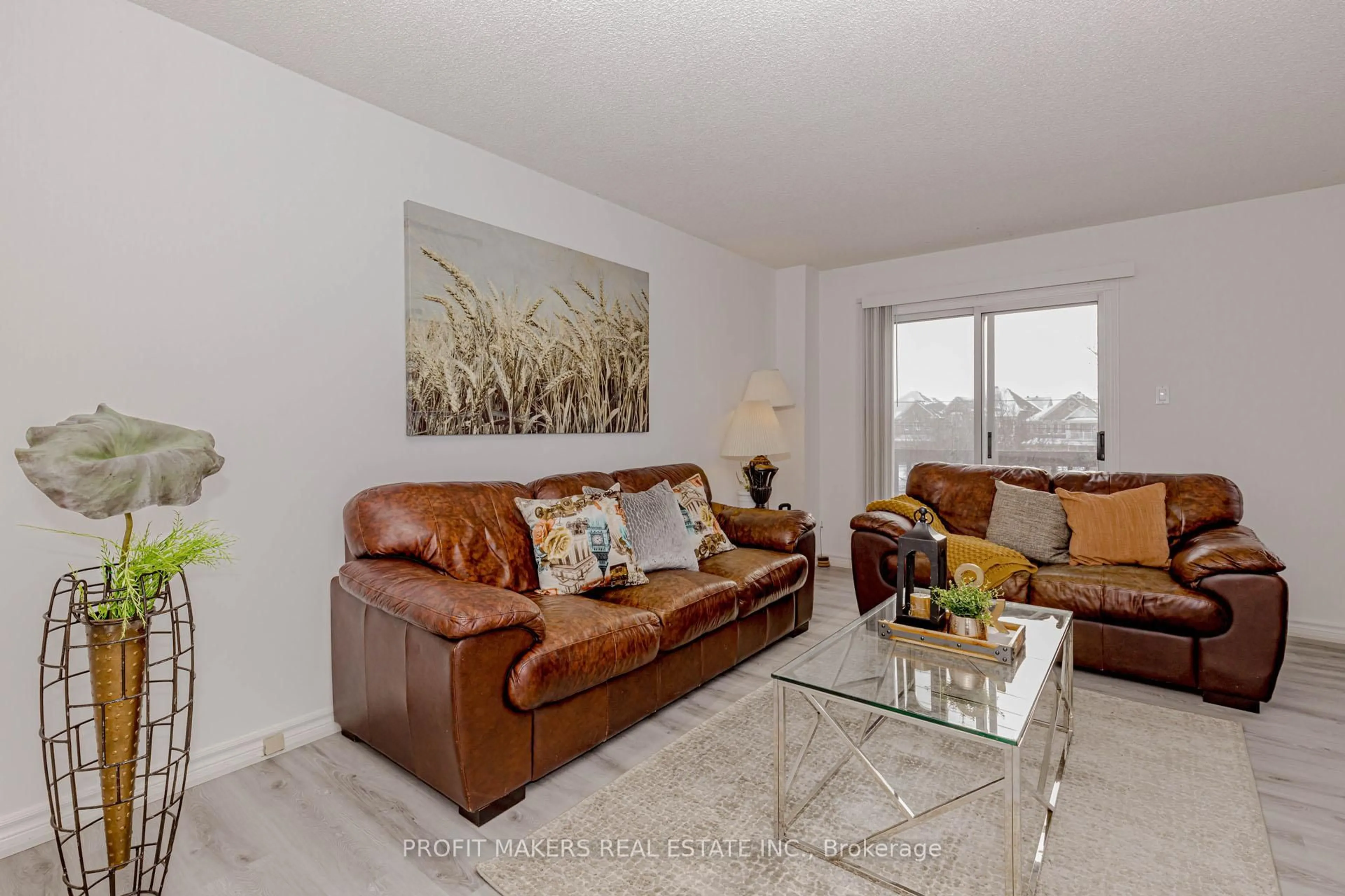 Living room with furniture, unknown for 68 Cutters Cres, Brampton Ontario L6Y 4J9