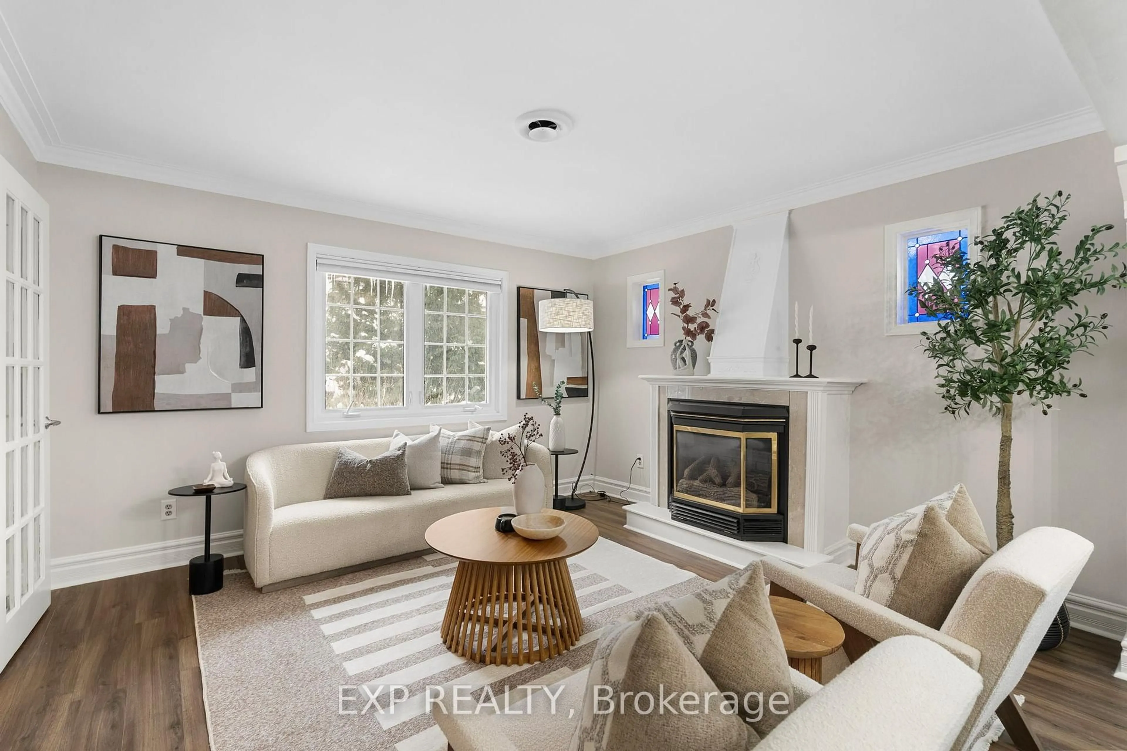 Living room with furniture, unknown for 127 South Kingsway, Toronto Ontario M6S 3T5