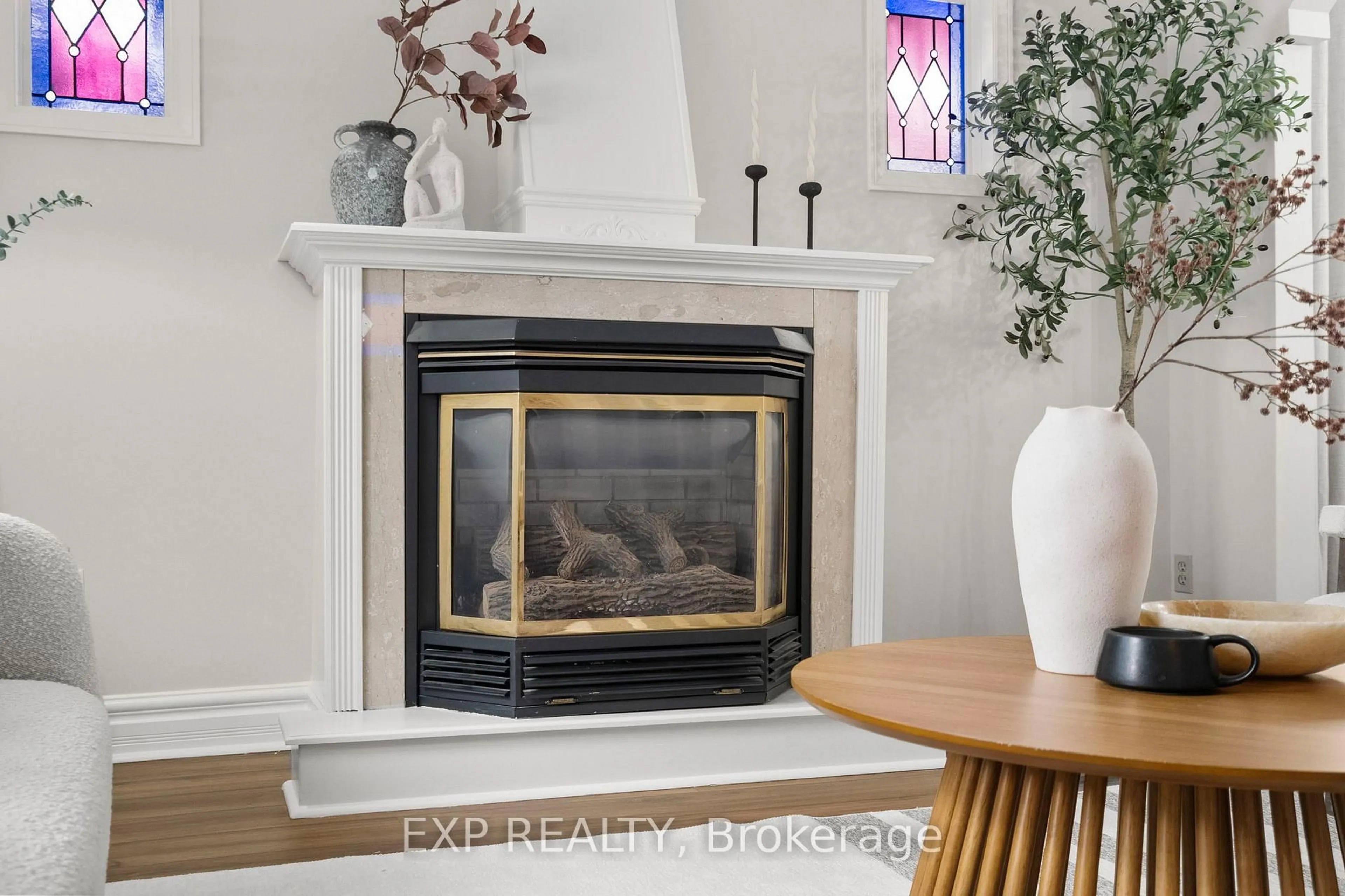 Indoor entryway for 127 South Kingsway, Toronto Ontario M6S 3T5