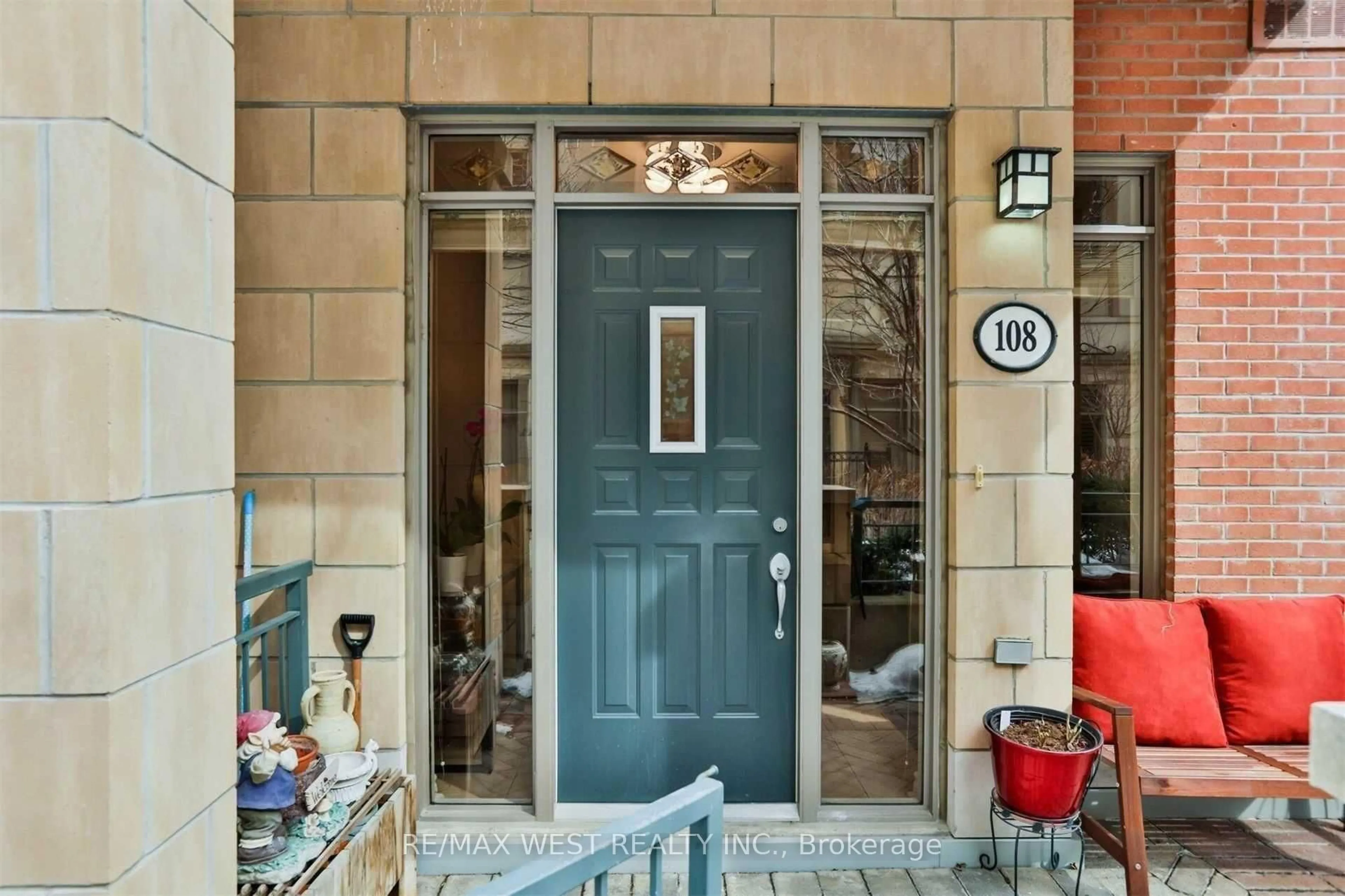 Indoor entryway for 330 Princess Royal Dr #GV-108, Mississauga Ontario L5B 4M8