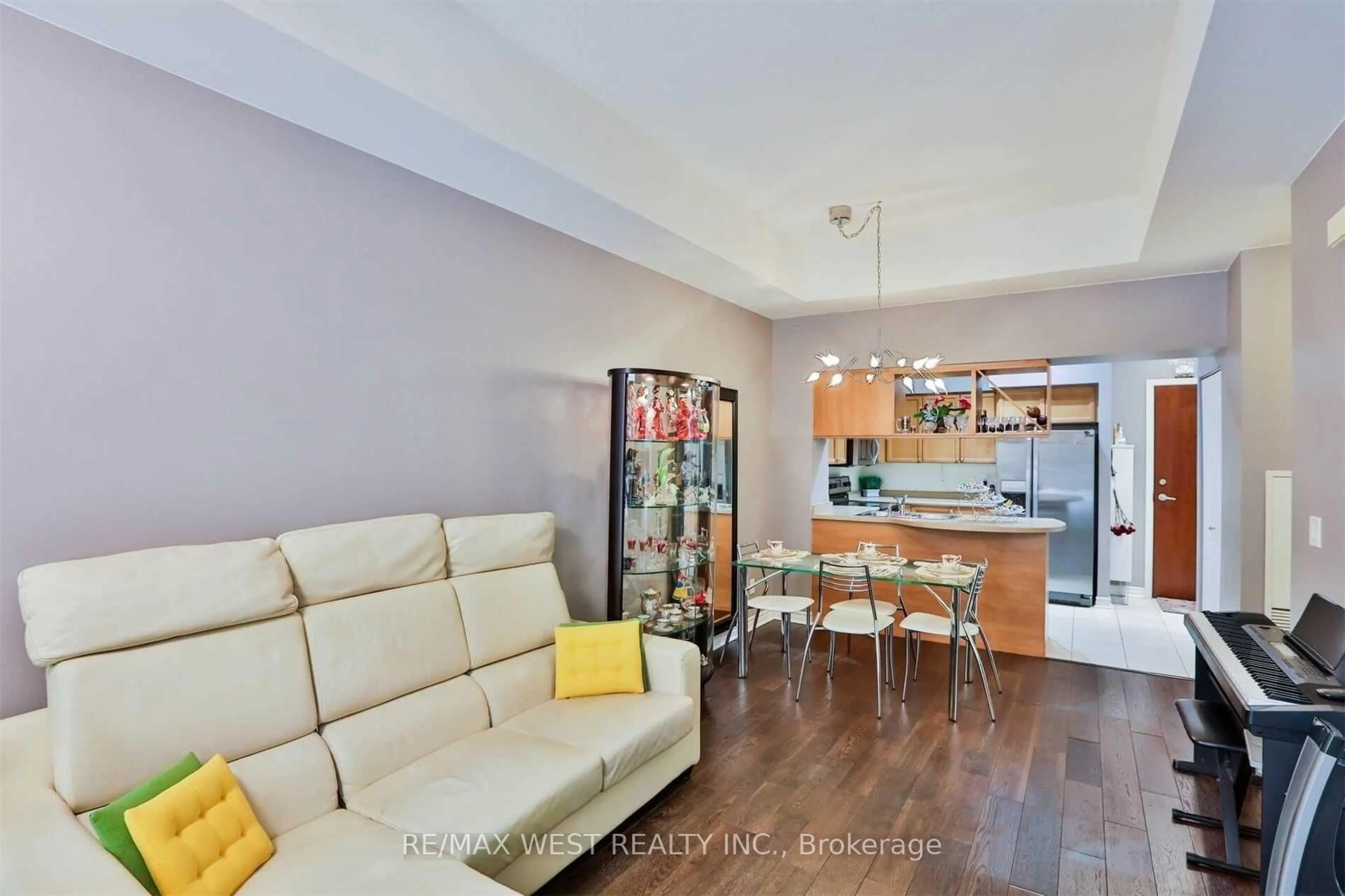 Open concept kitchen, unknown for 330 Princess Royal Dr #GV-108, Mississauga Ontario L5B 4M8