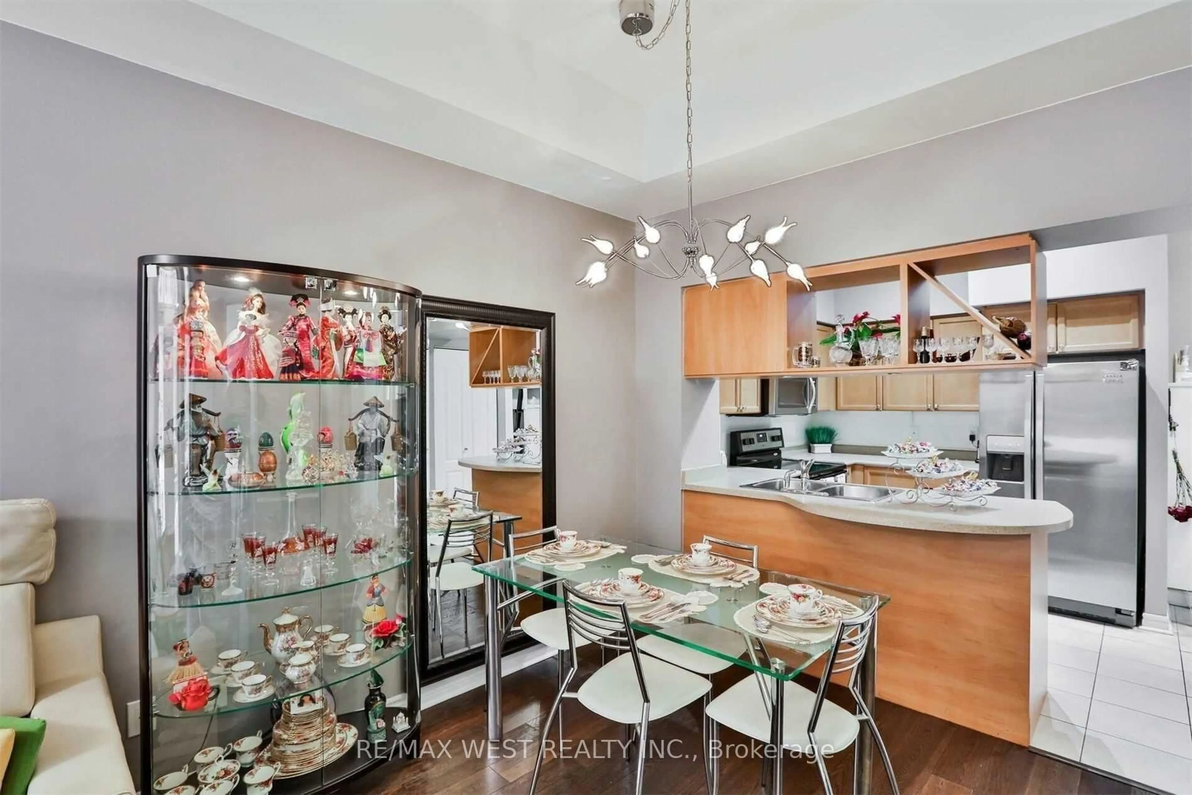 Unknown for 330 Princess Royal Dr #GV-108, Mississauga Ontario L5B 4M8