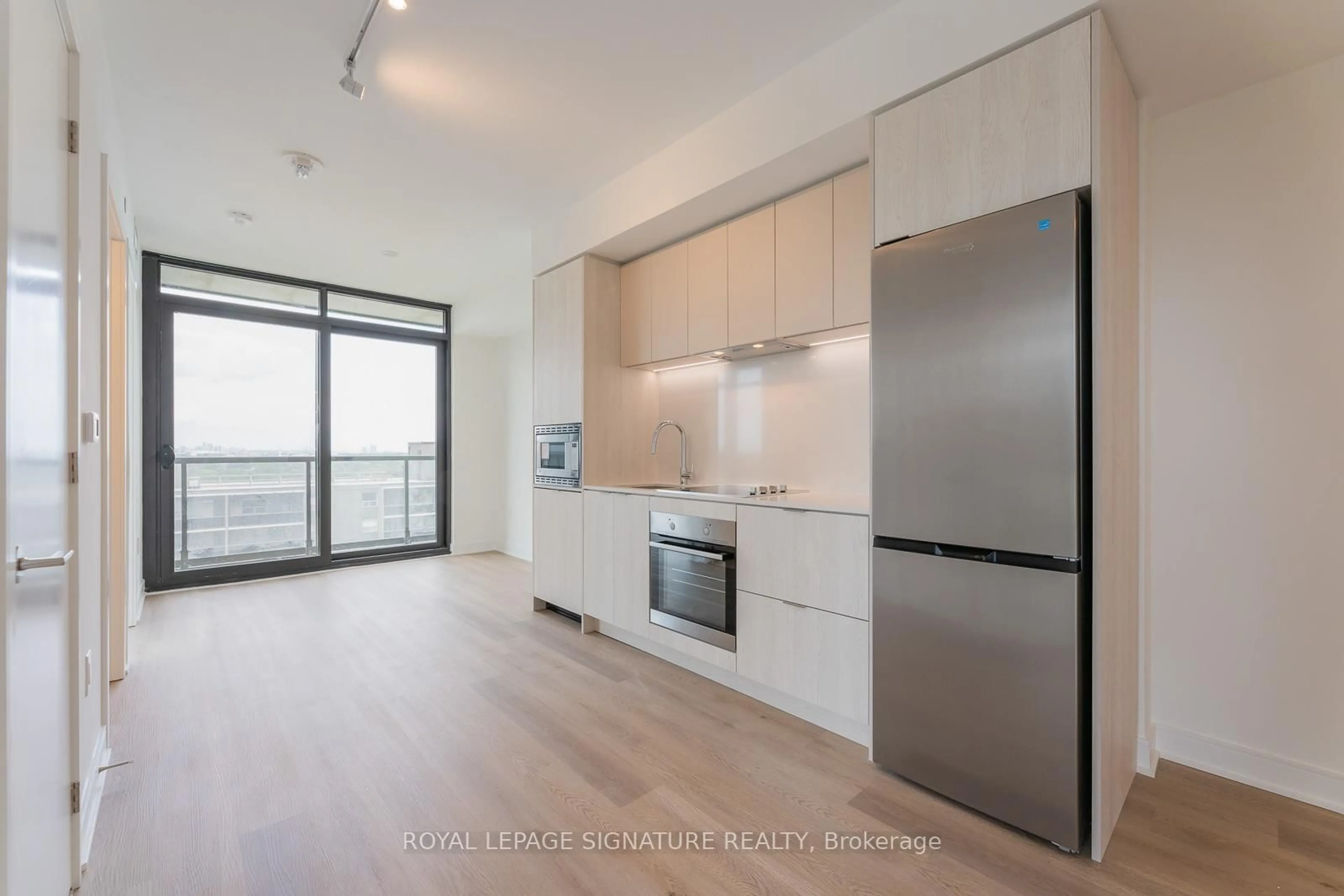 Standard kitchen, unknown for 86 Dundas St #1204, Mississauga Ontario L5A 1W4