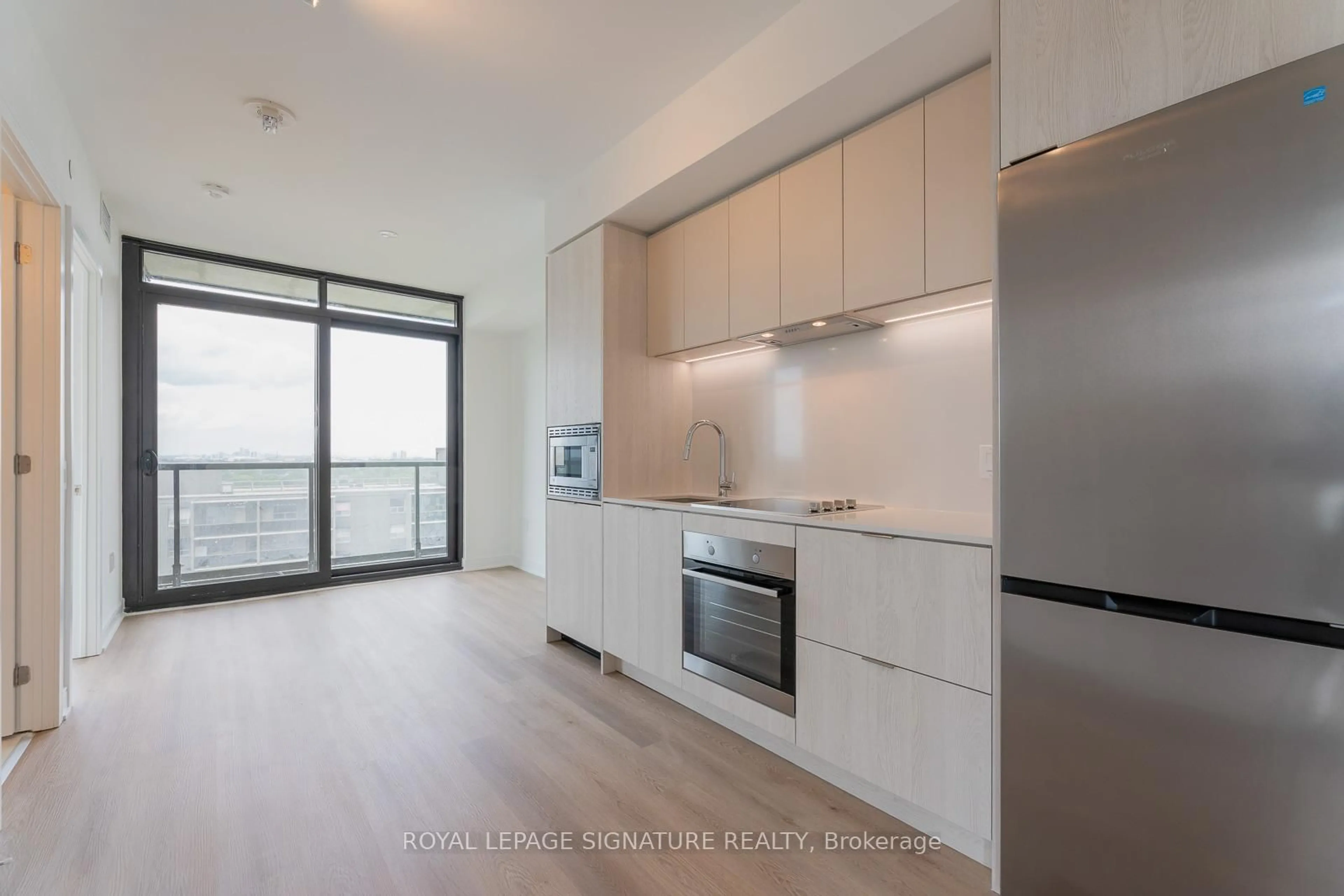 Standard kitchen, unknown for 86 Dundas St #1204, Mississauga Ontario L5A 1W4