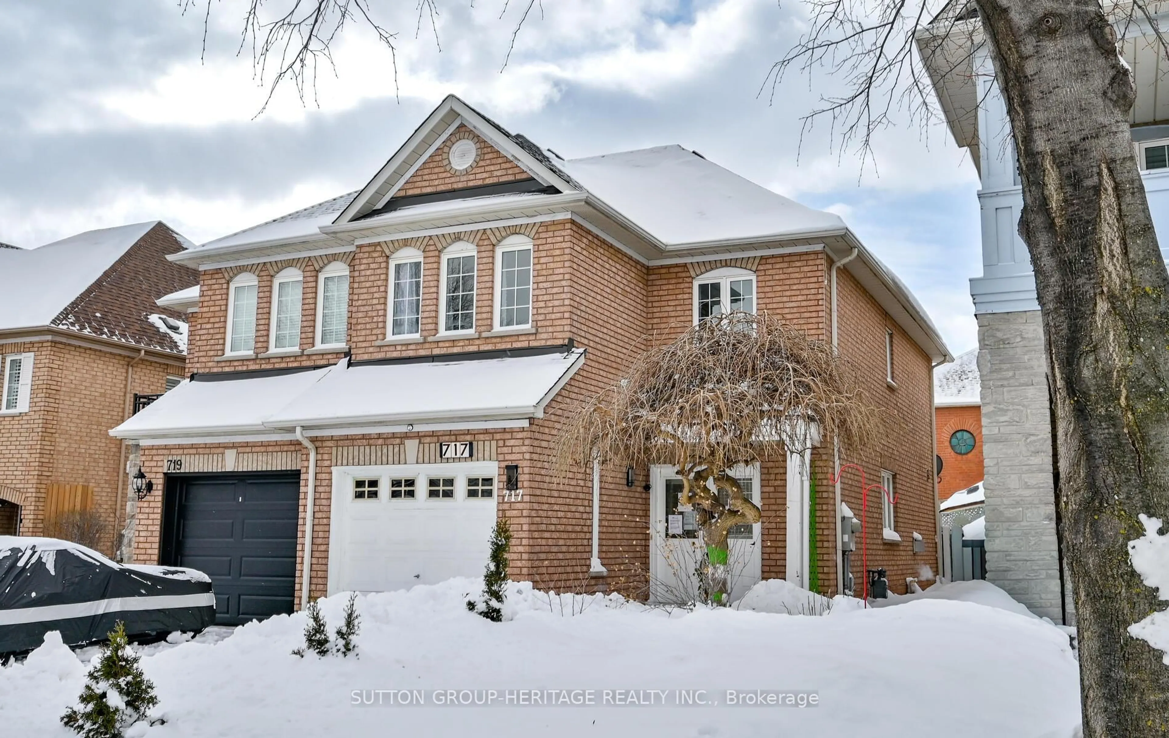 Home with brick exterior material, street for 717 Dolly Bird Lane, Mississauga Ontario L5W 1C7