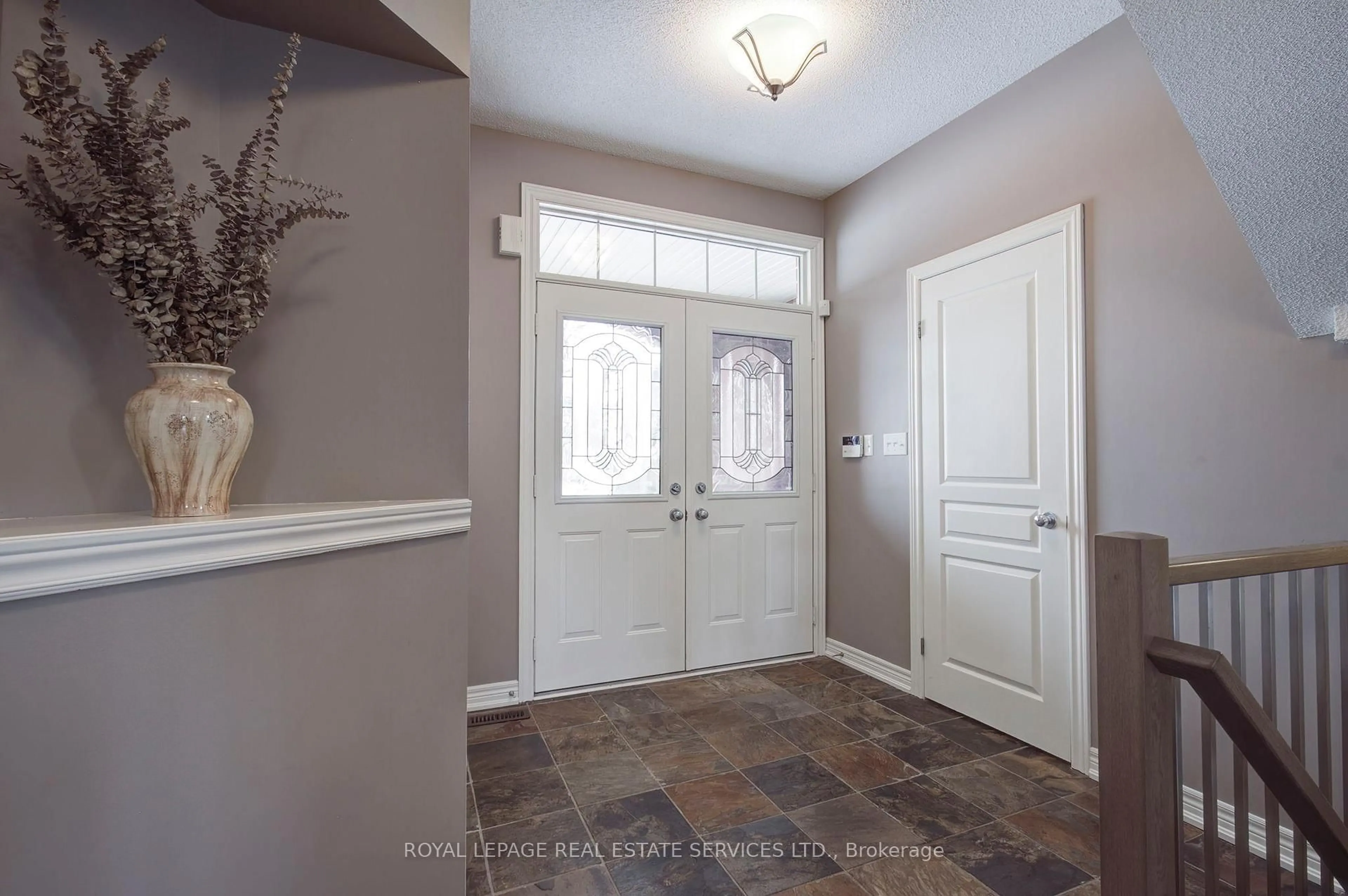 Indoor entryway for 2275 Littondale Lane, Oakville Ontario L6M 0A6