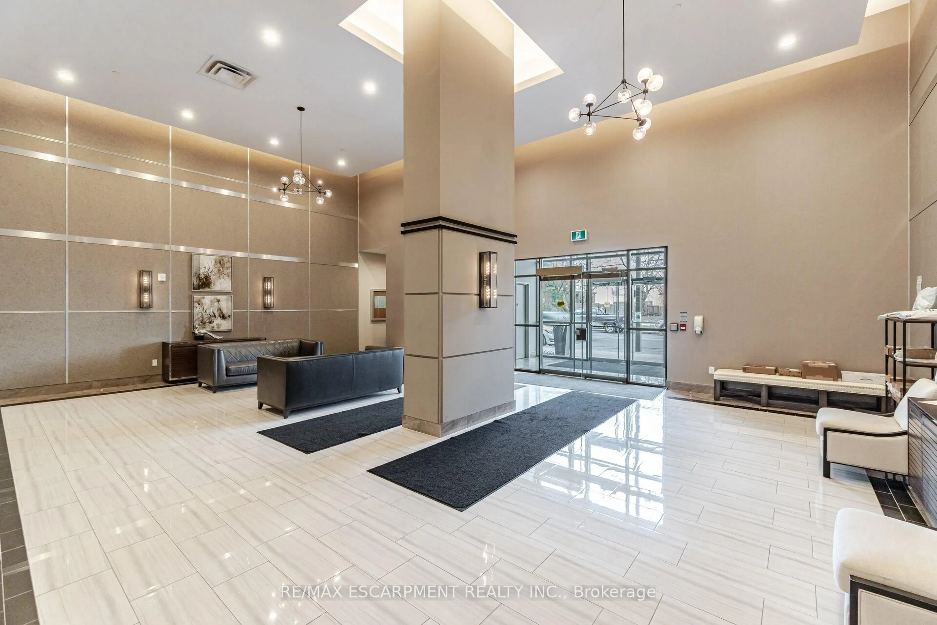 Lobby for 2486 Old Bronte Rd #PH #811, Oakville Ontario L6M 0Y4