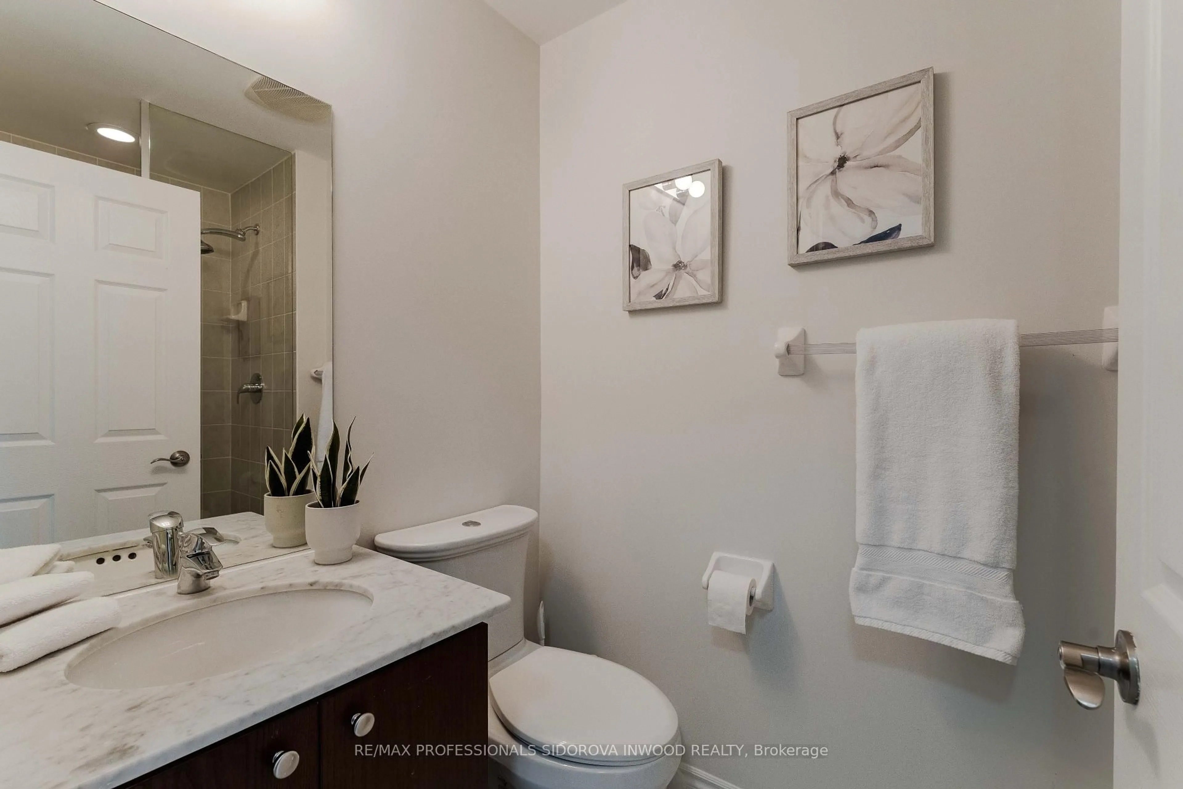 Standard bathroom, ceramic/tile floor for 1135 Royal York Rd #601, Toronto Ontario M9A 0C3