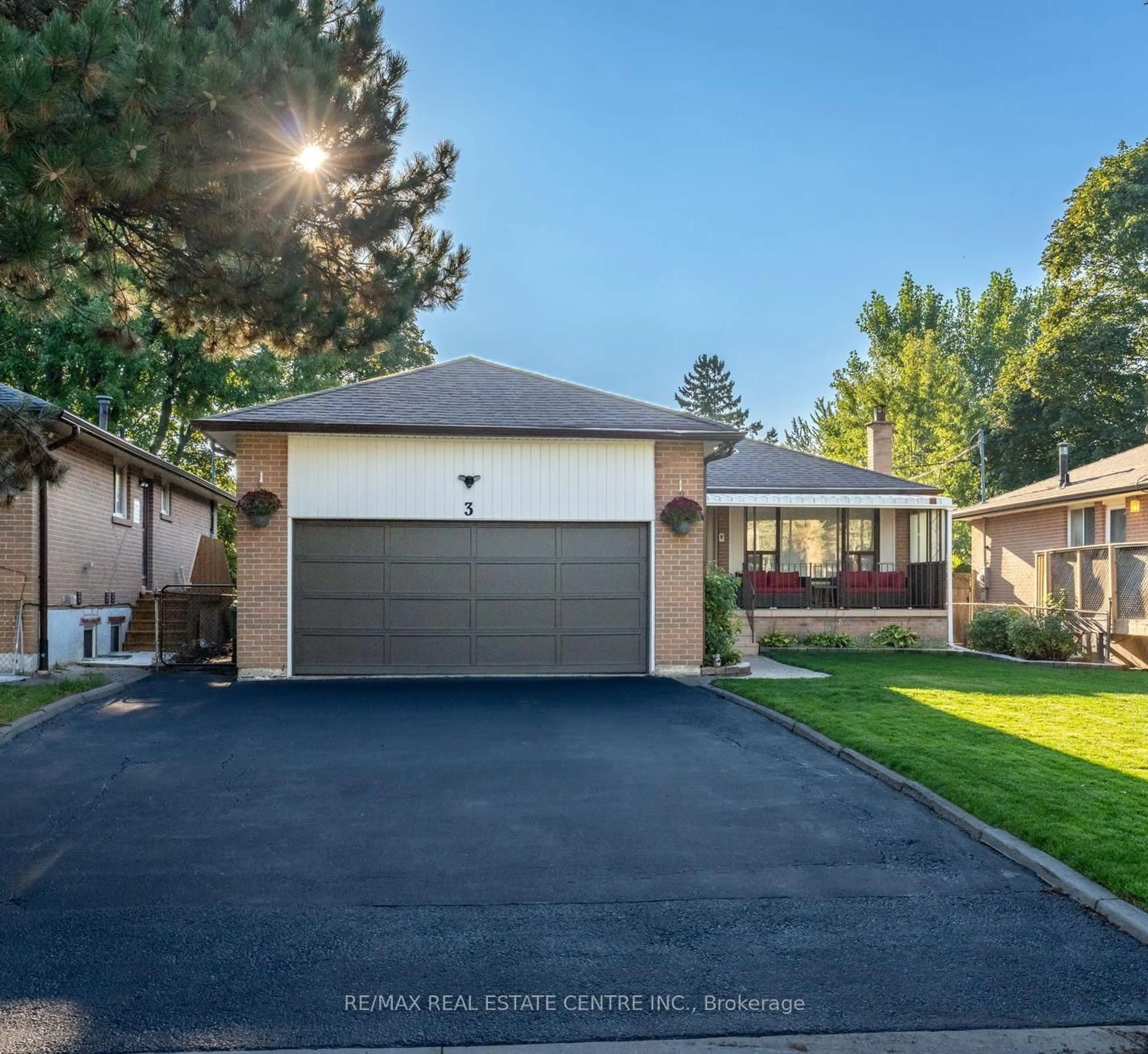 Home with vinyl exterior material, street for 3 Dunn Pl, Brampton Ontario L6T 1S2