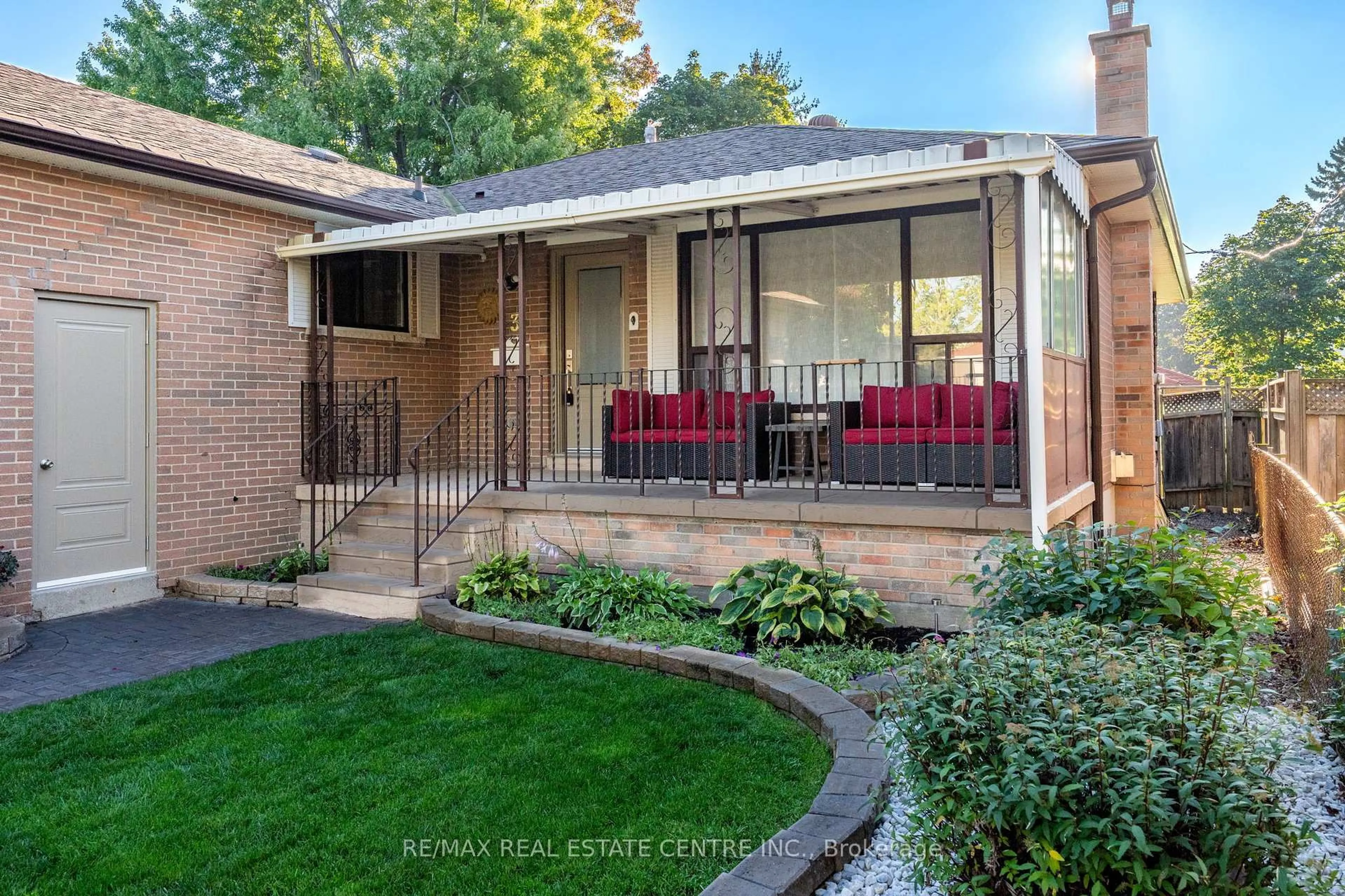 Home with brick exterior material, street for 3 Dunn Pl, Brampton Ontario L6T 1S2