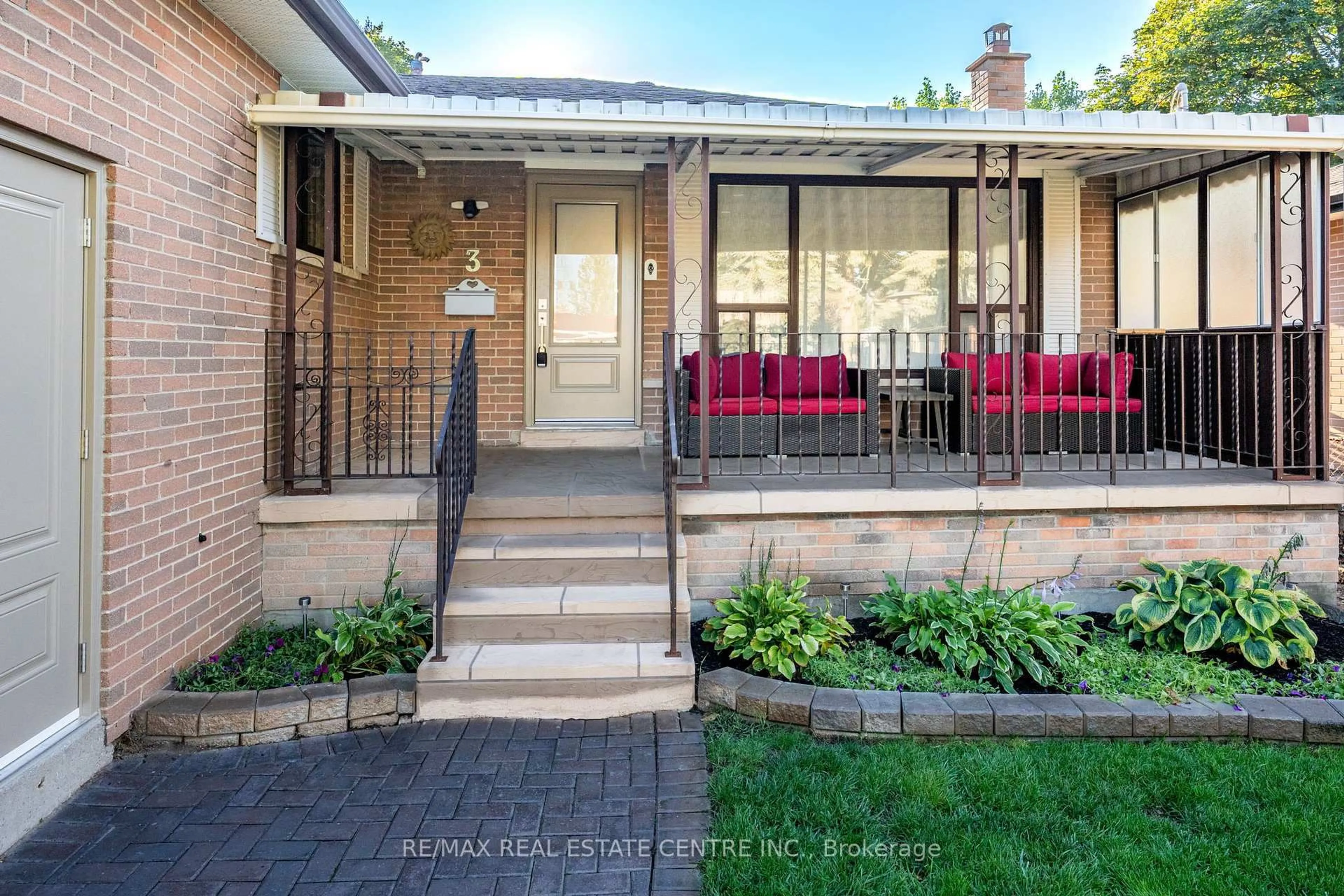 Unknown for 3 Dunn Pl, Brampton Ontario L6T 1S2