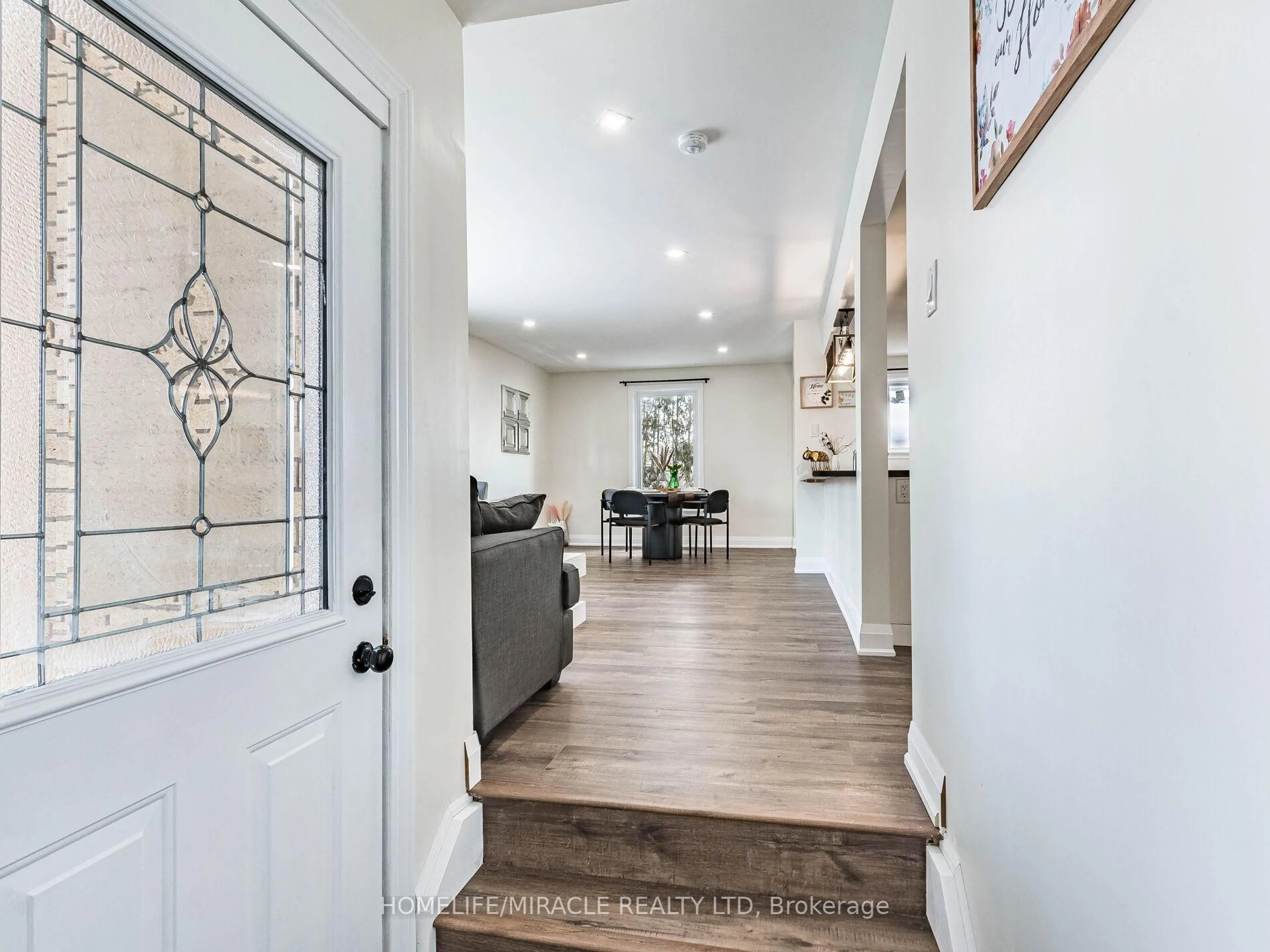 Indoor entryway for 36 Mclaughlin Rd, Brampton Ontario L6X 1Y5