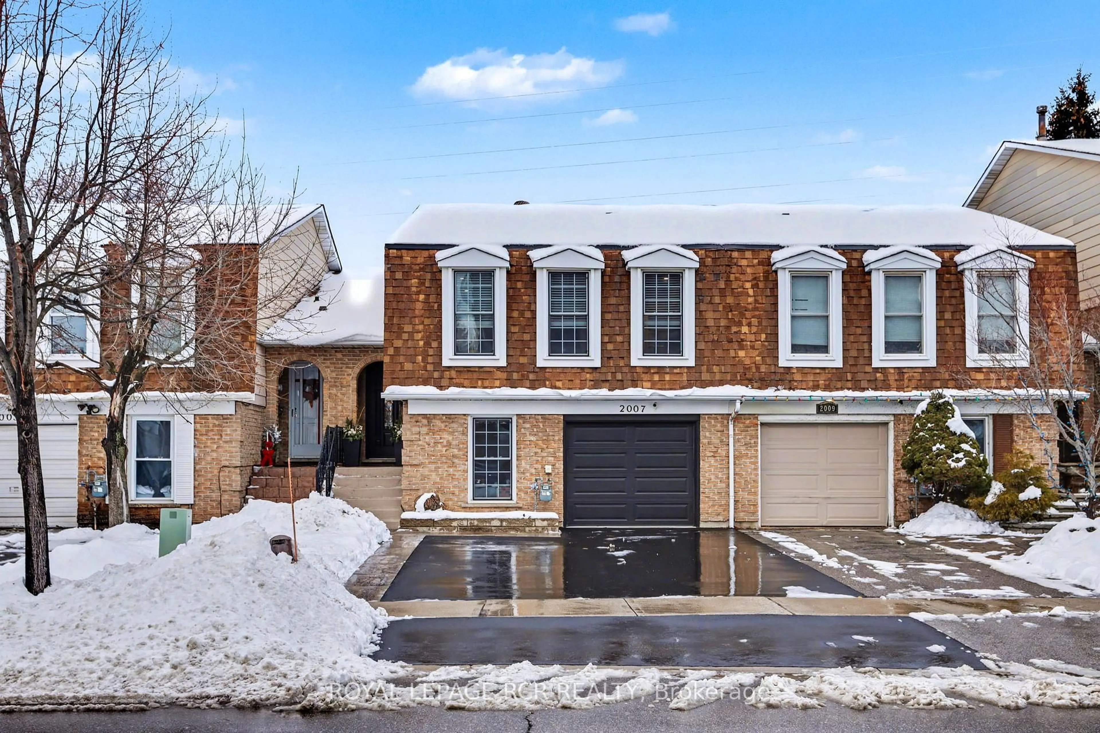 Home with brick exterior material, street for 2007 Amherst Heights Dr, Burlington Ontario L7P 3R3