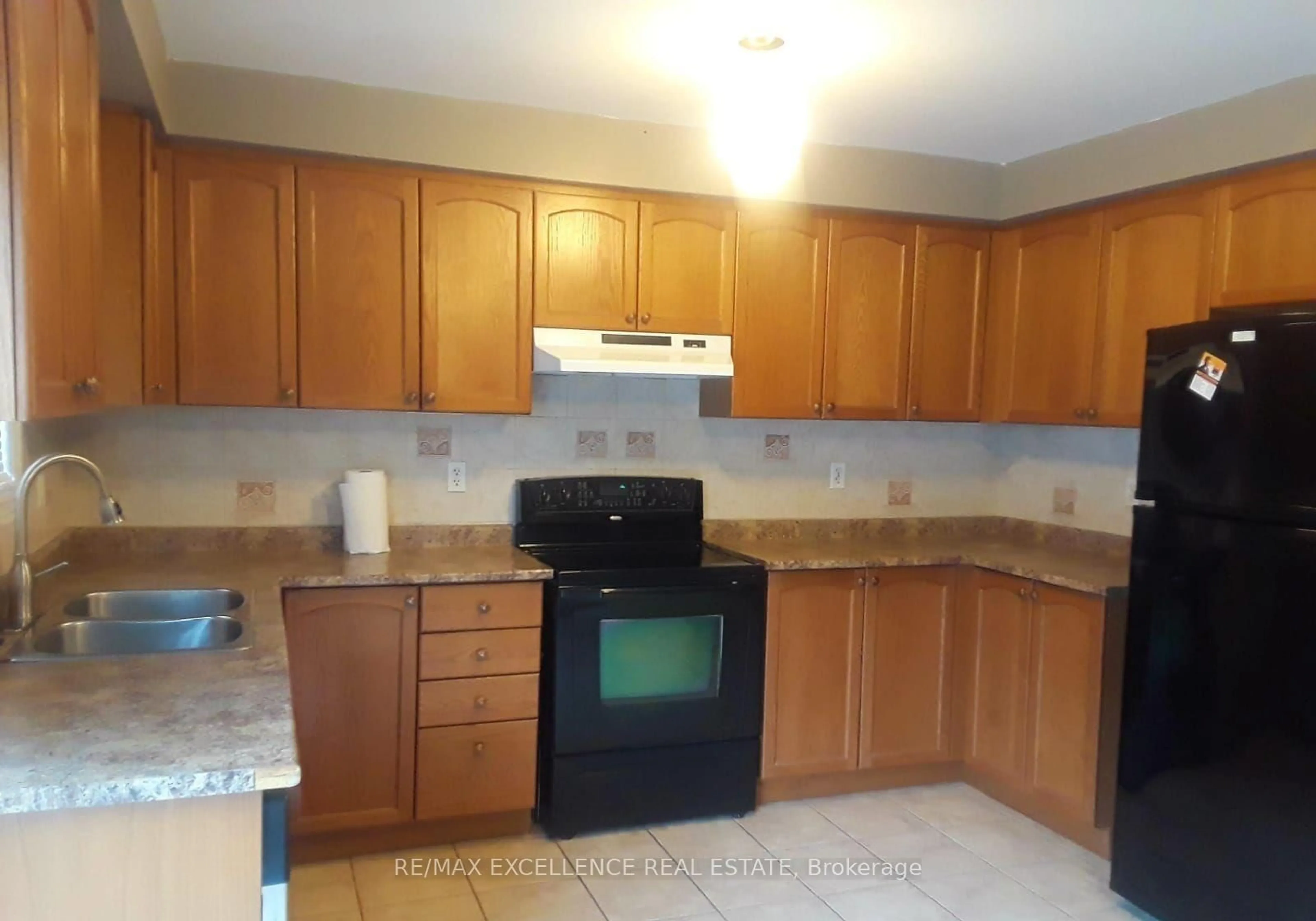 Standard kitchen, unknown for 10 Sand Wedge Lane, Brampton Ontario L6X 0H1