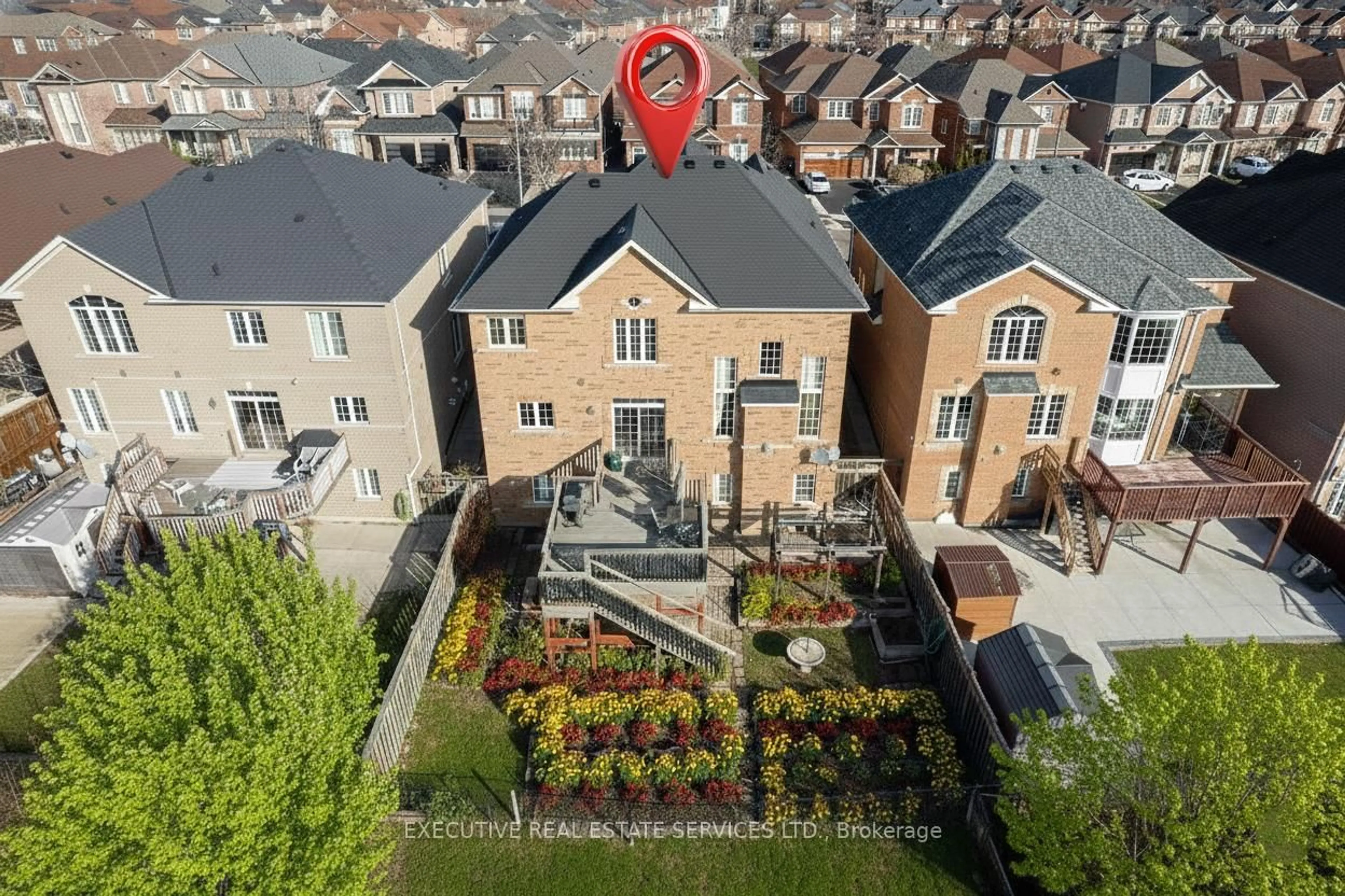 A pic from outside/outdoor area/front of a property/back of a property/a pic from drone, city buildings view from balcony for 44 Moldovan Dr, Brampton Ontario L6R 0E4