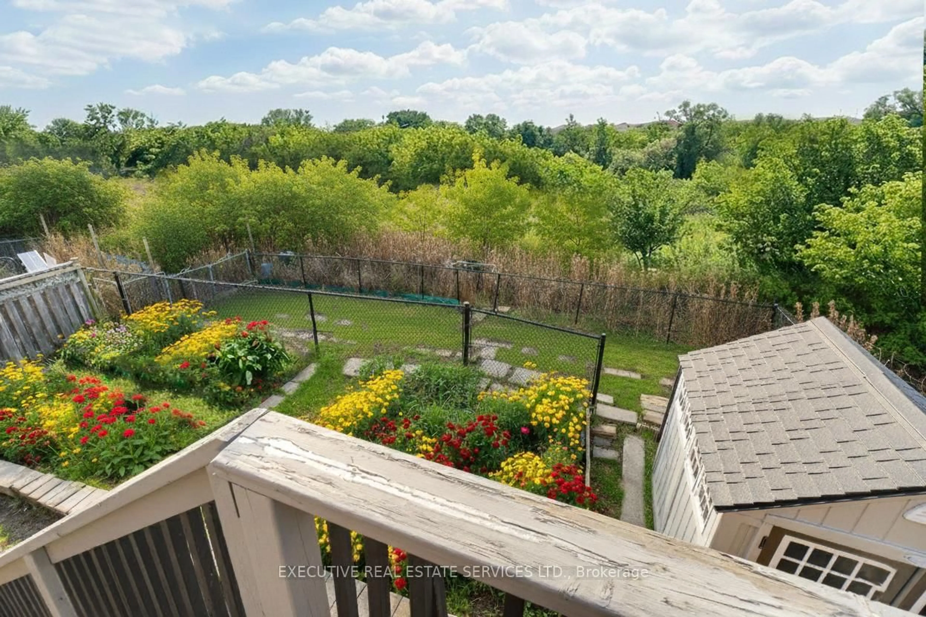 A pic from outside/outdoor area/front of a property/back of a property/a pic from drone, water/lake/river/ocean view for 44 Moldovan Dr, Brampton Ontario L6R 0E4