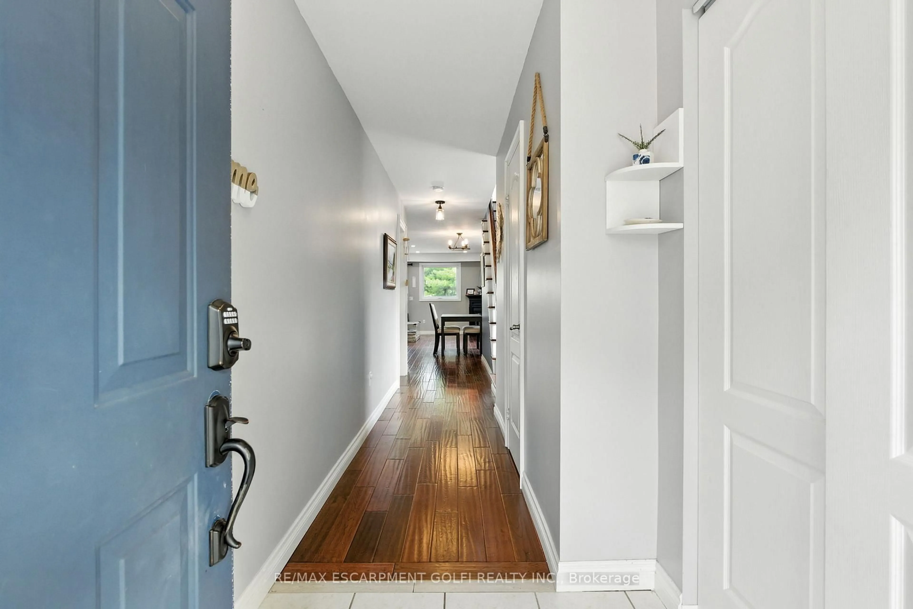 Indoor entryway for 710 Spring Gardens Rd #41, Burlington Ontario L7T 4K7