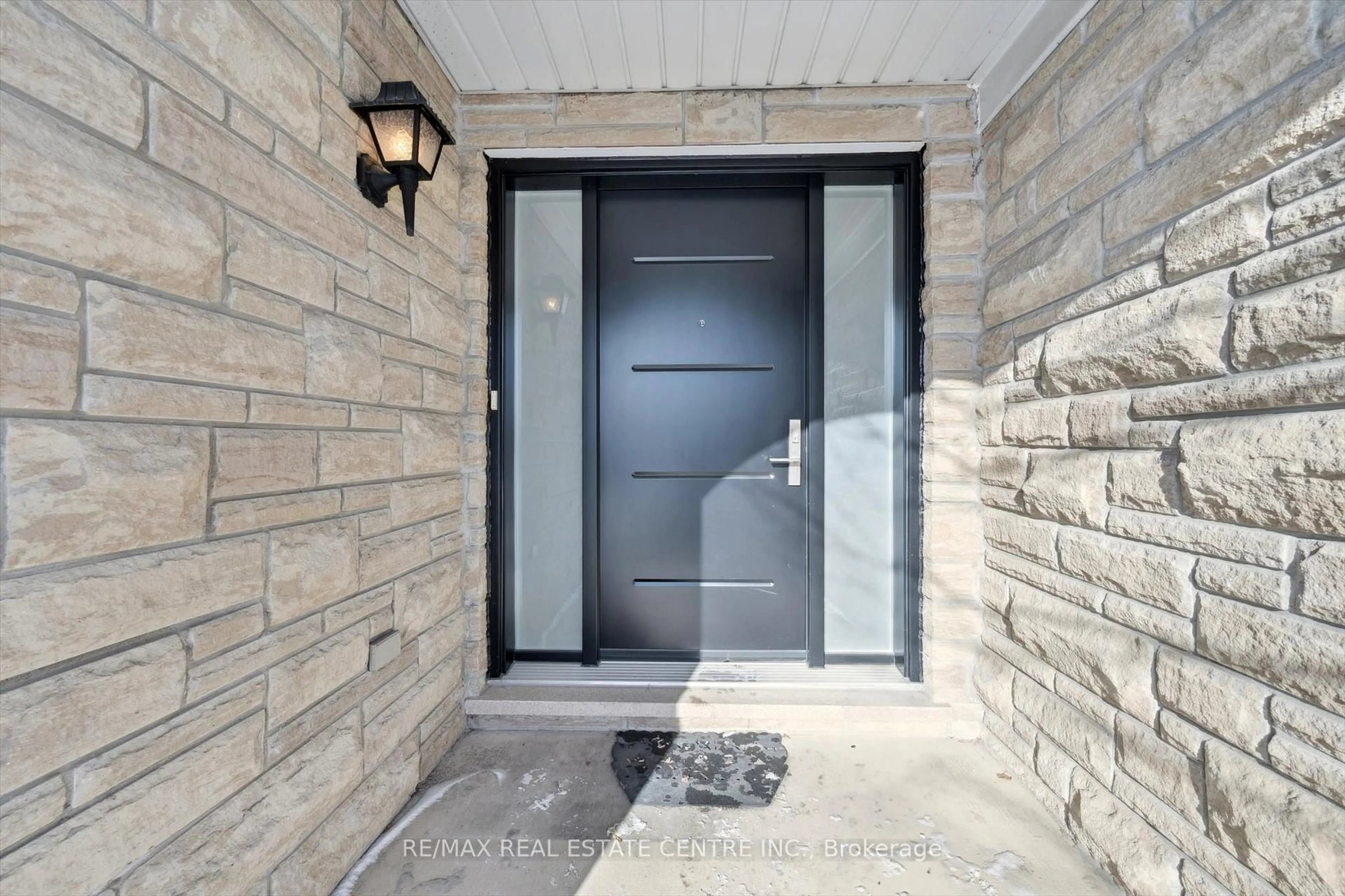 Indoor entryway for 741 candlestick Circ, Mississauga Ontario L4Z 0B1
