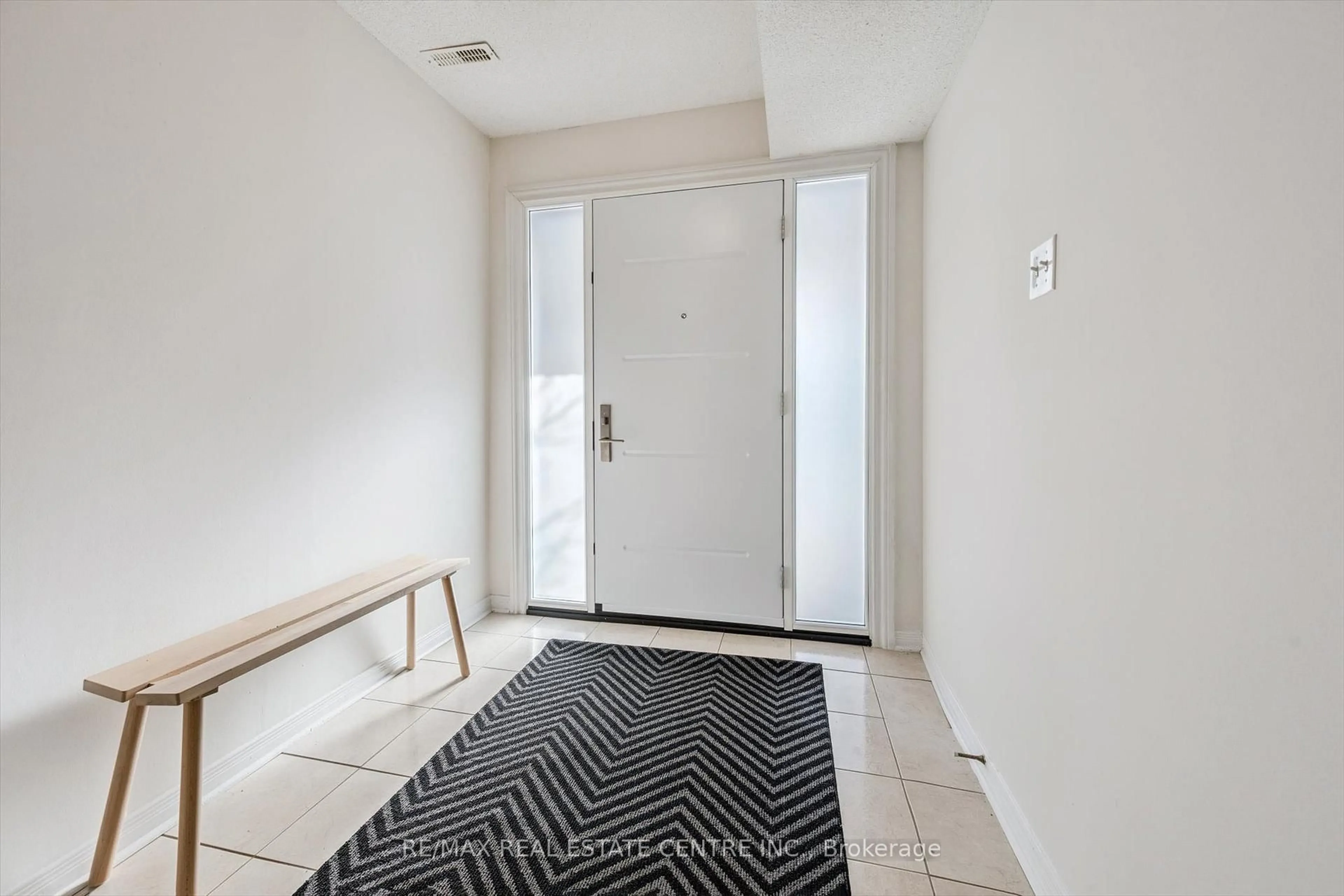 Indoor entryway for 741 candlestick Circ, Mississauga Ontario L4Z 0B1