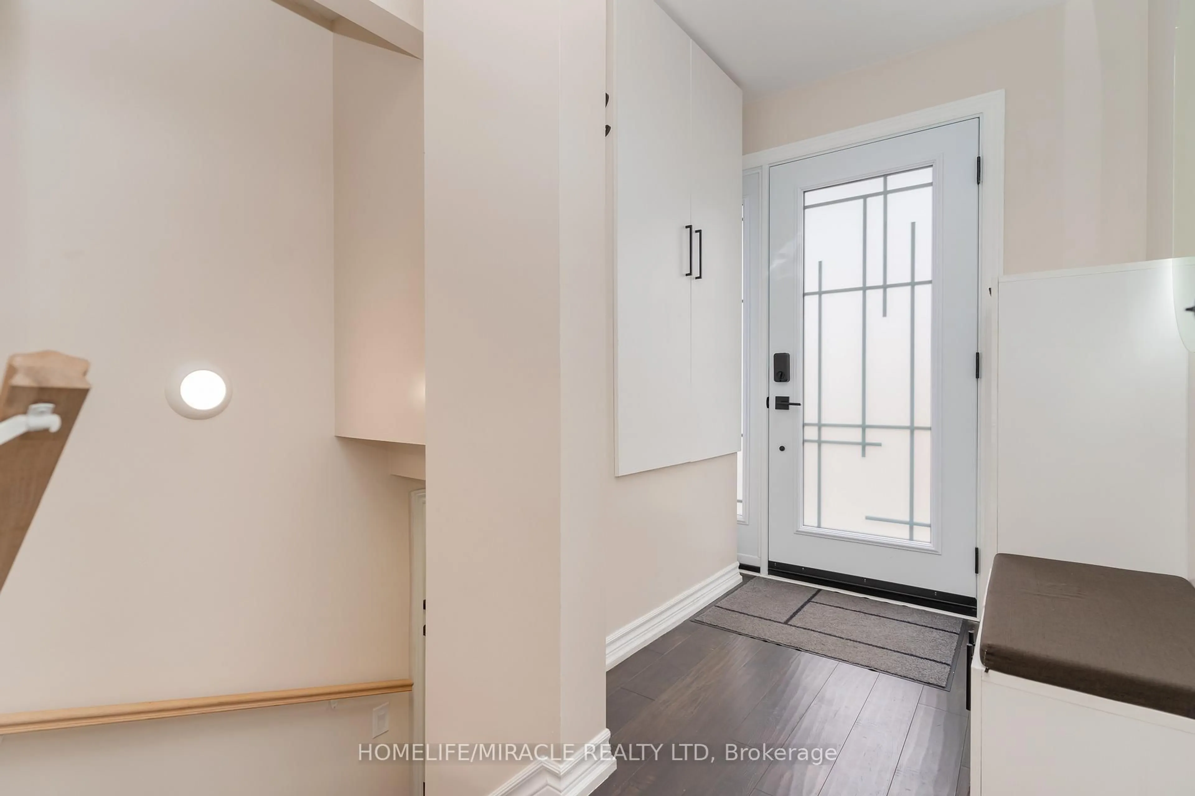 Indoor entryway for 10 Huntingwood Cres, Brampton Ontario L6S 1S6
