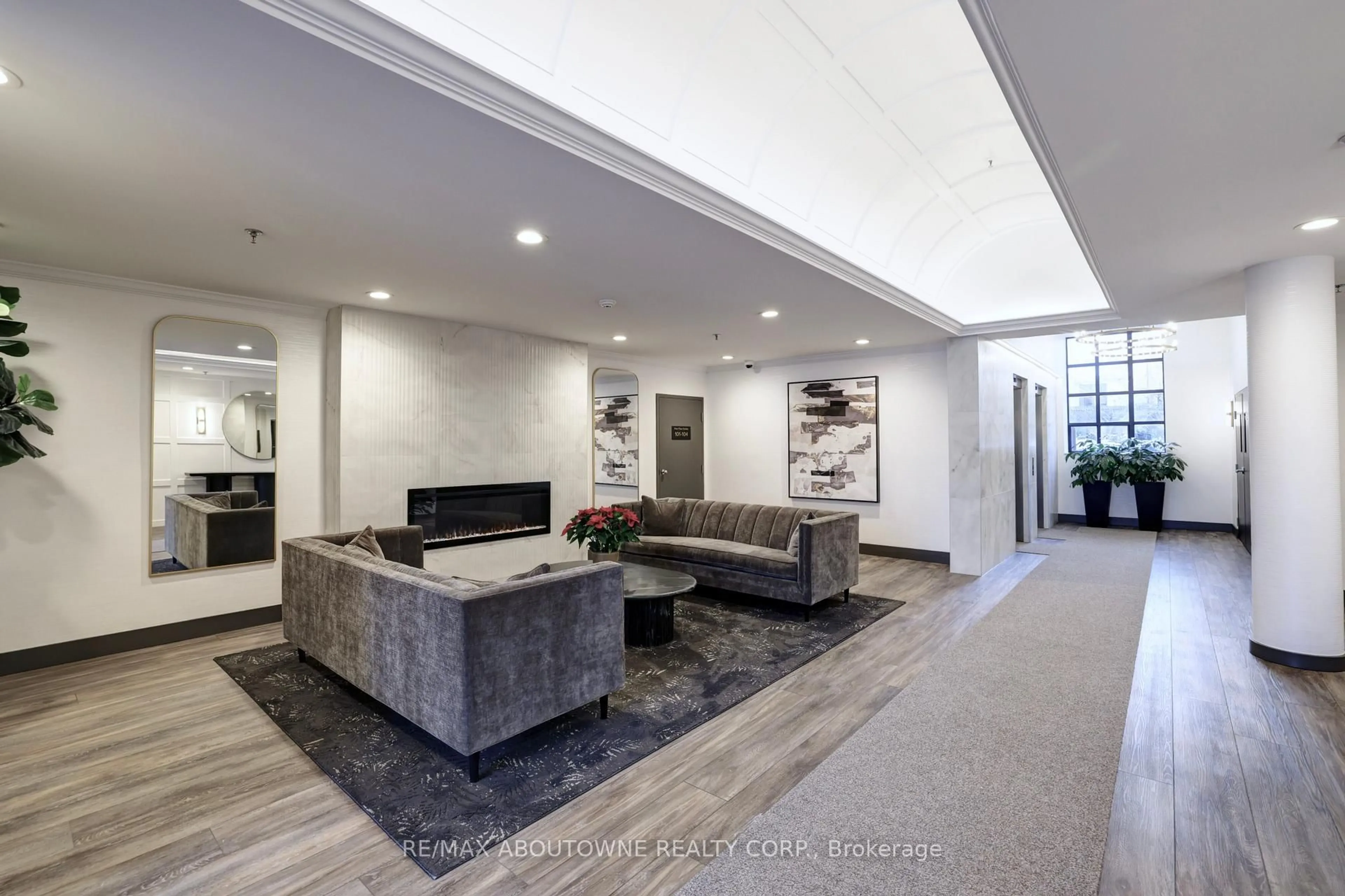 Unknown for 185 Robinson St #307, Oakville Ontario L6J 7P6