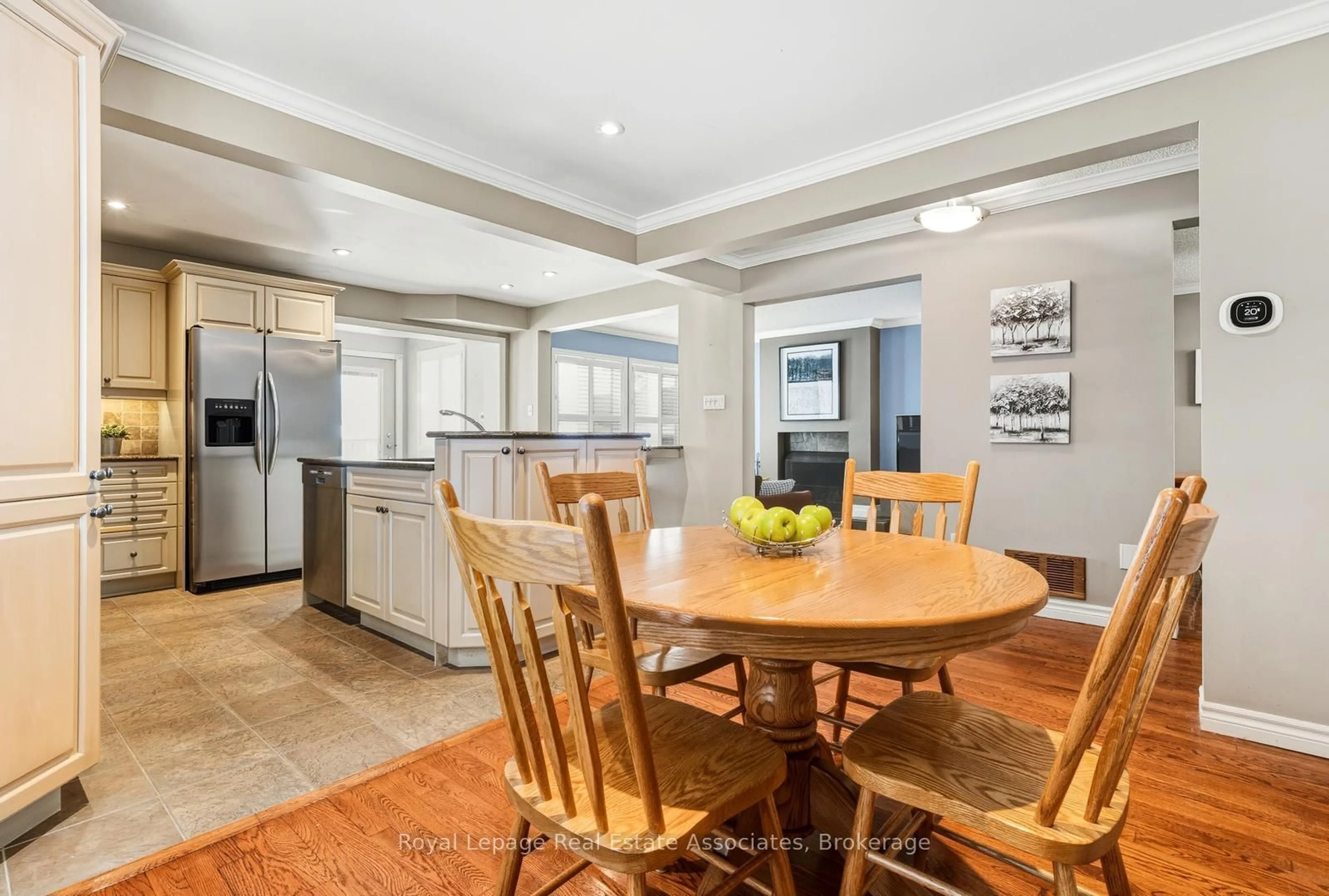 Open concept kitchen, ceramic/tile floor for 4384 Treetop Crt, Mississauga Ontario L5L 3M7