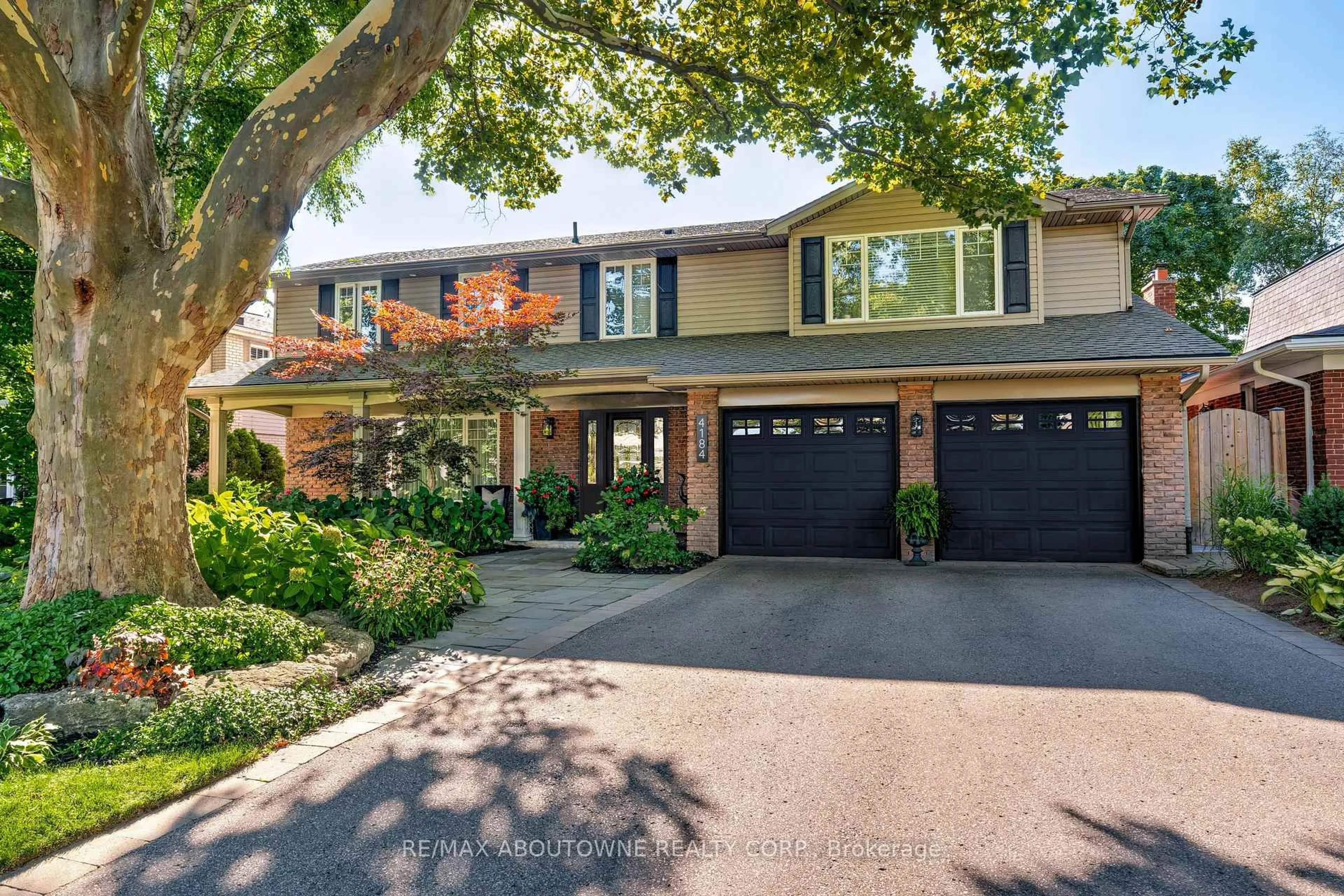 Home with brick exterior material, street for 4184 Corrine Crt, Burlington Ontario L7L 1J1