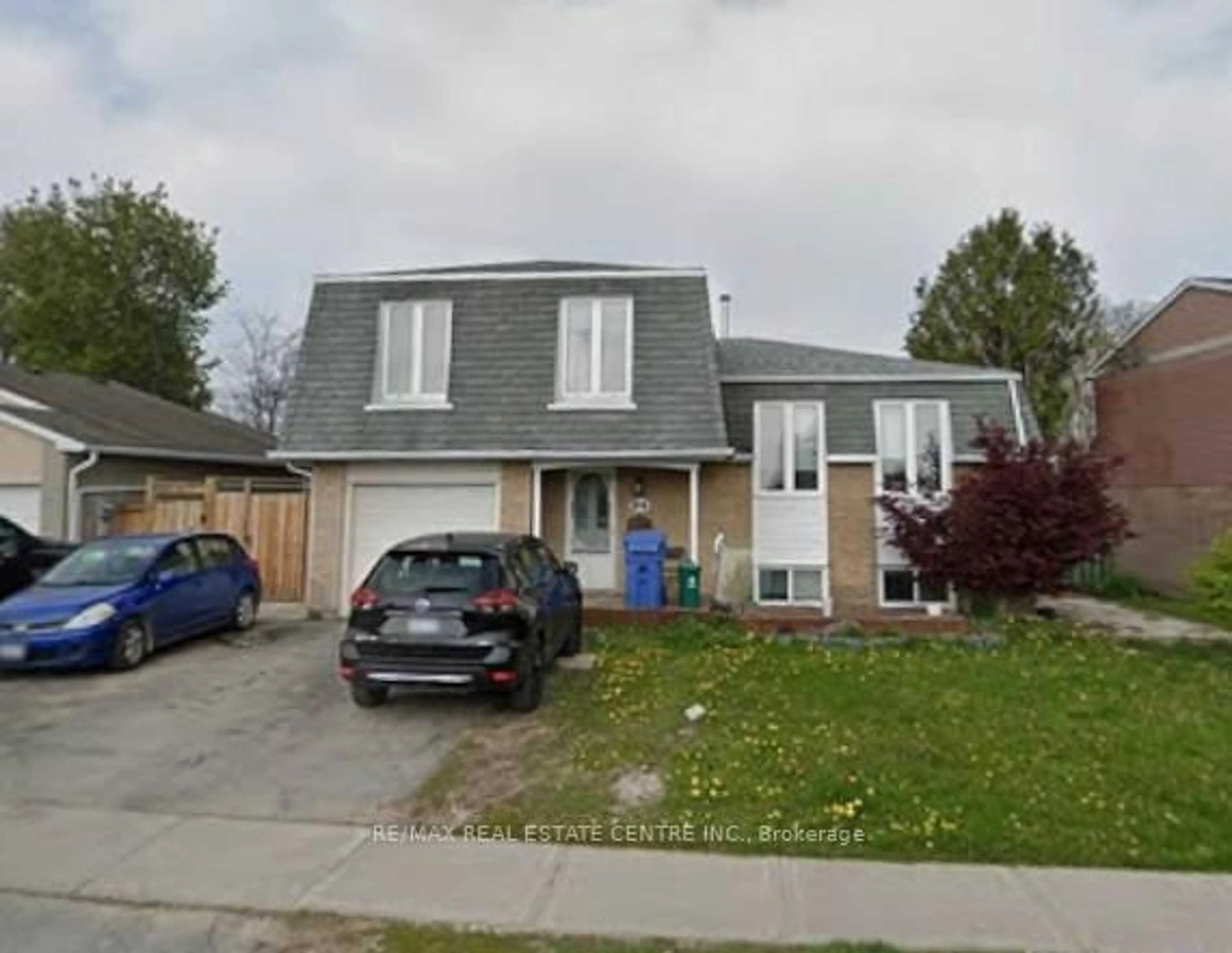 Home with vinyl exterior material, street for 94 Diane Dr, Orangeville Ontario L9W 3N5