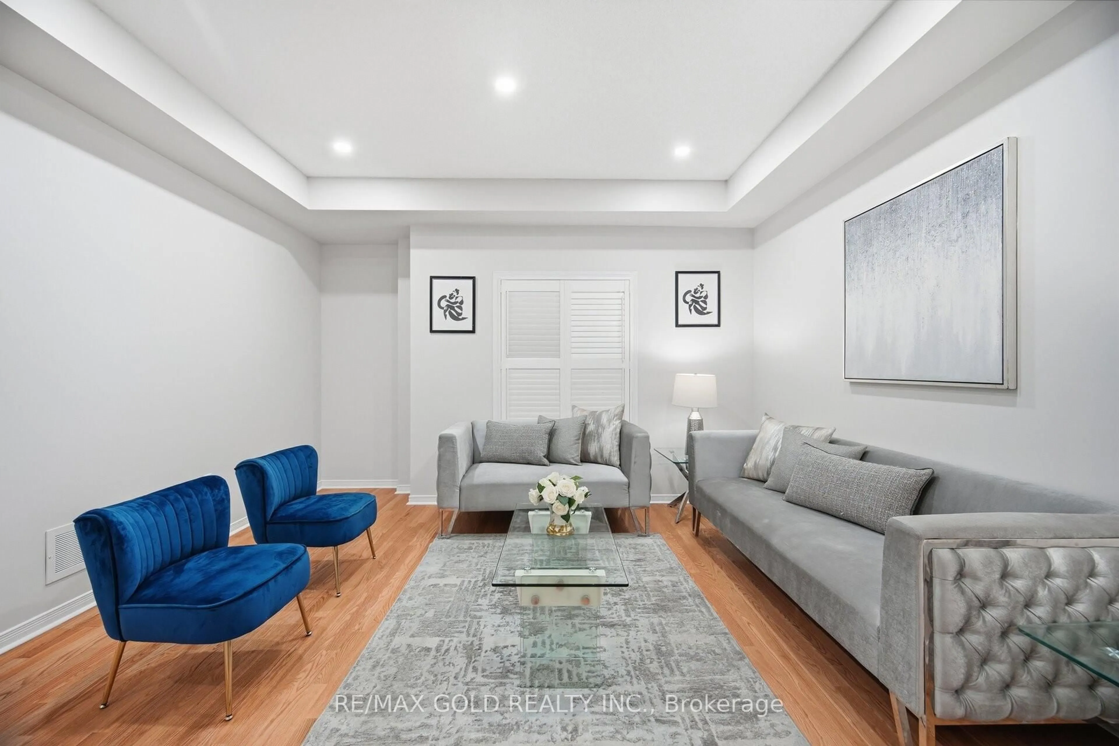 Living room with furniture, unknown for 14 Ledgerock Rd, Brampton Ontario L6P 2L7