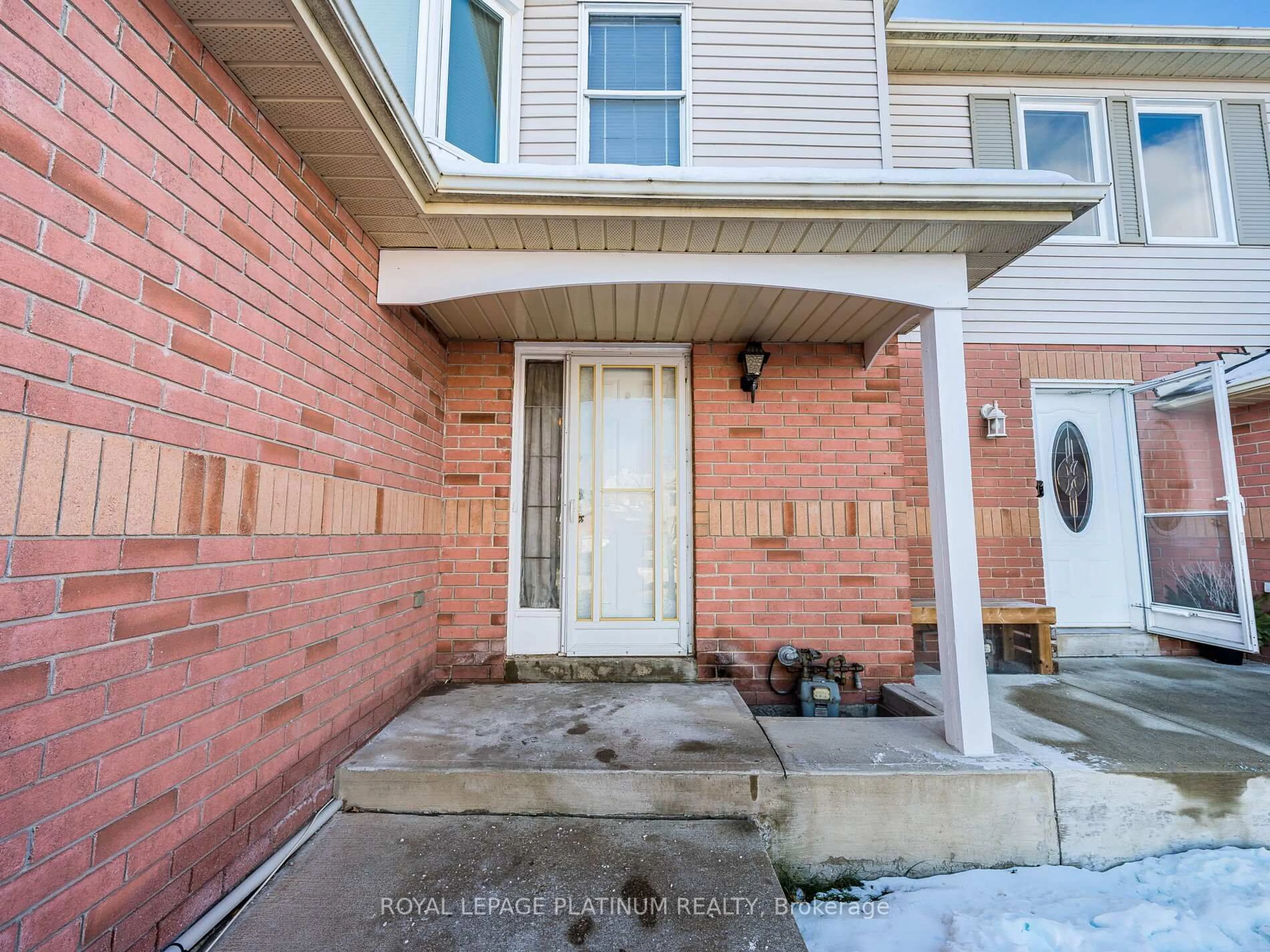 Home with brick exterior material, street for 14 Wallingford Crt, Brampton Ontario L6Y 4V7