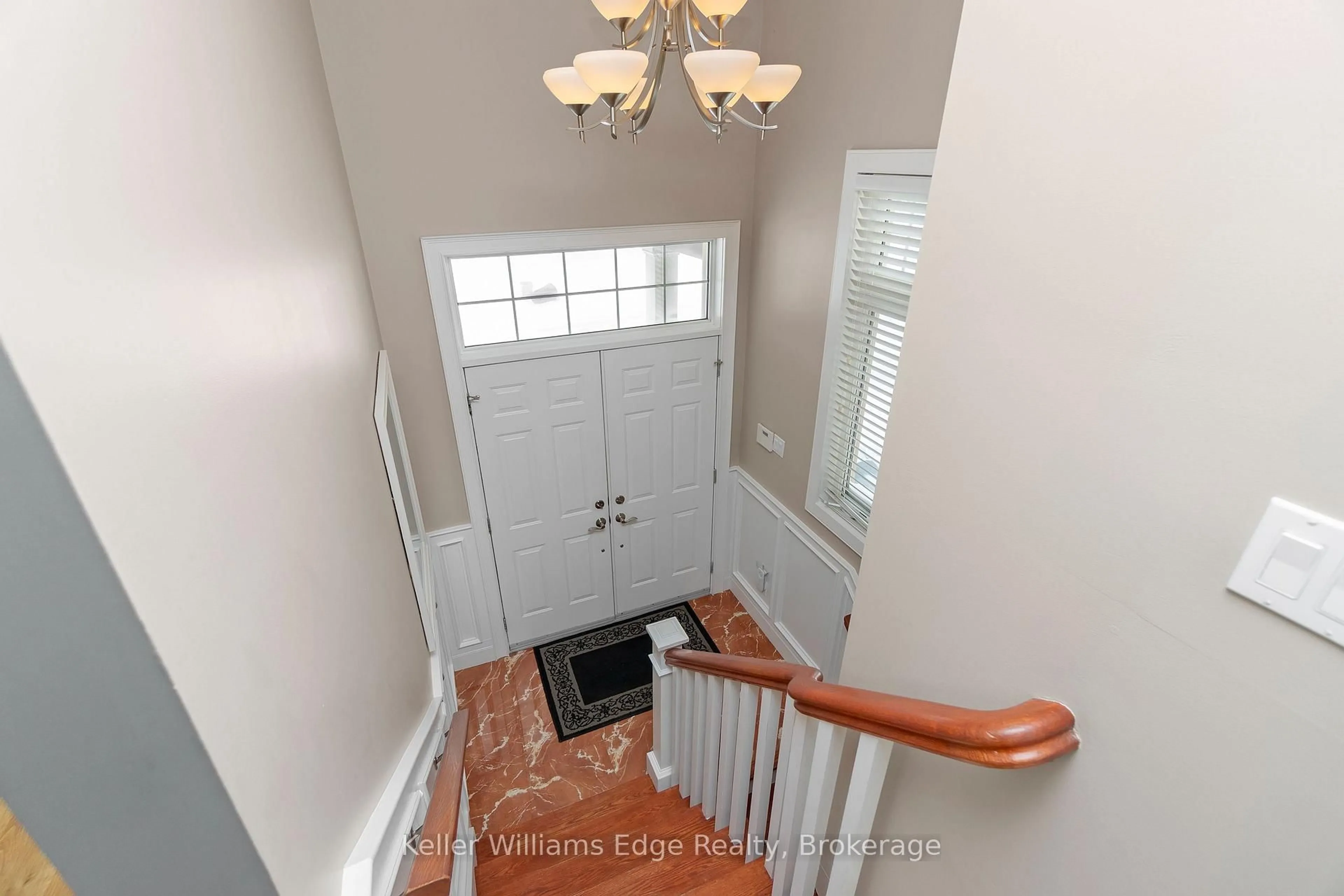 Indoor entryway for 2201 Blackbird Crt, Oakville Ontario L6M 5E6
