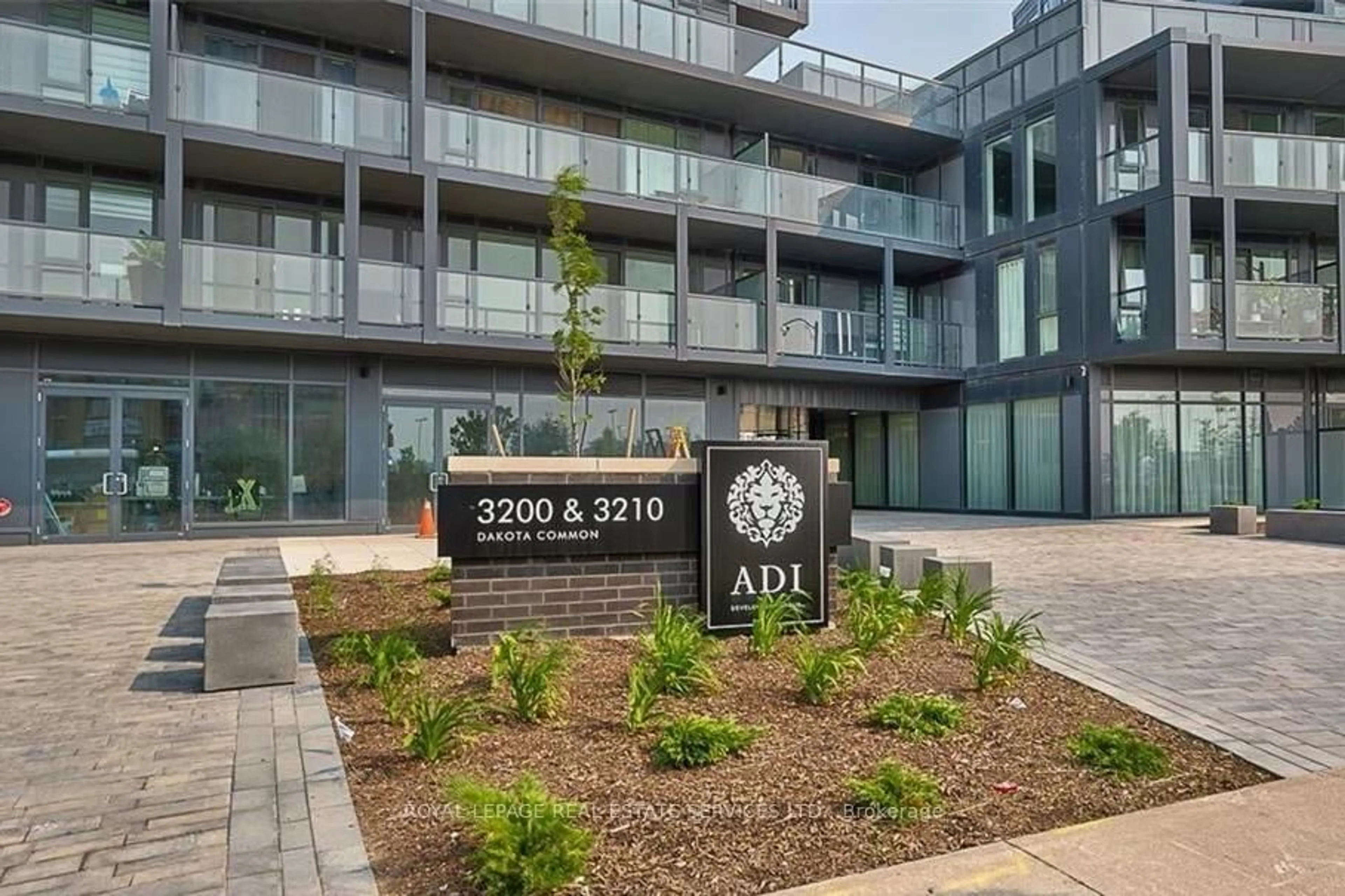 Indoor foyer for 3210 Dakota Common #A318, Burlington Ontario L7M 0H4