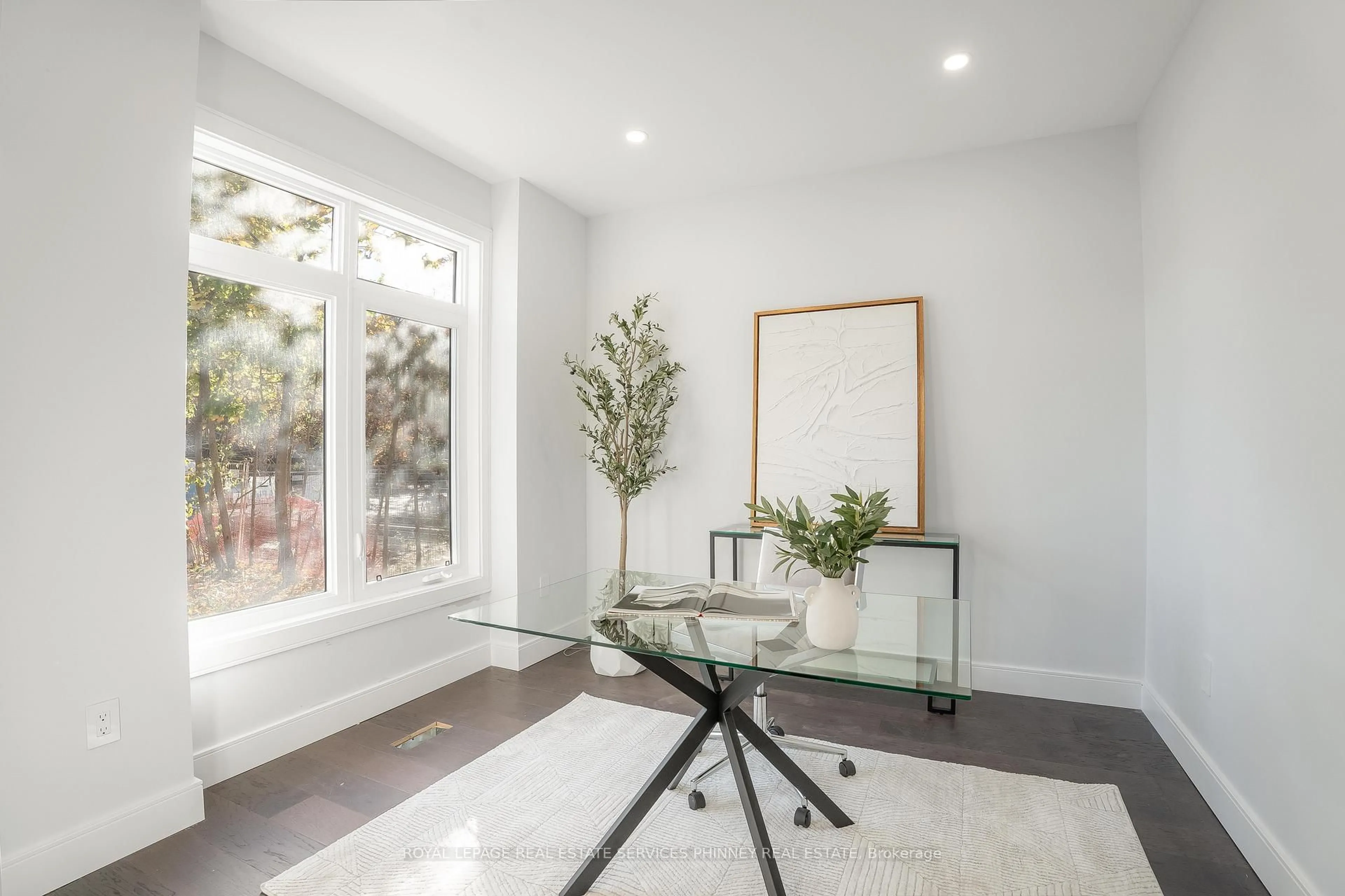 Indoor entryway for 1029 Lorne Park Rd, Mississauga Ontario L5H 2Z9