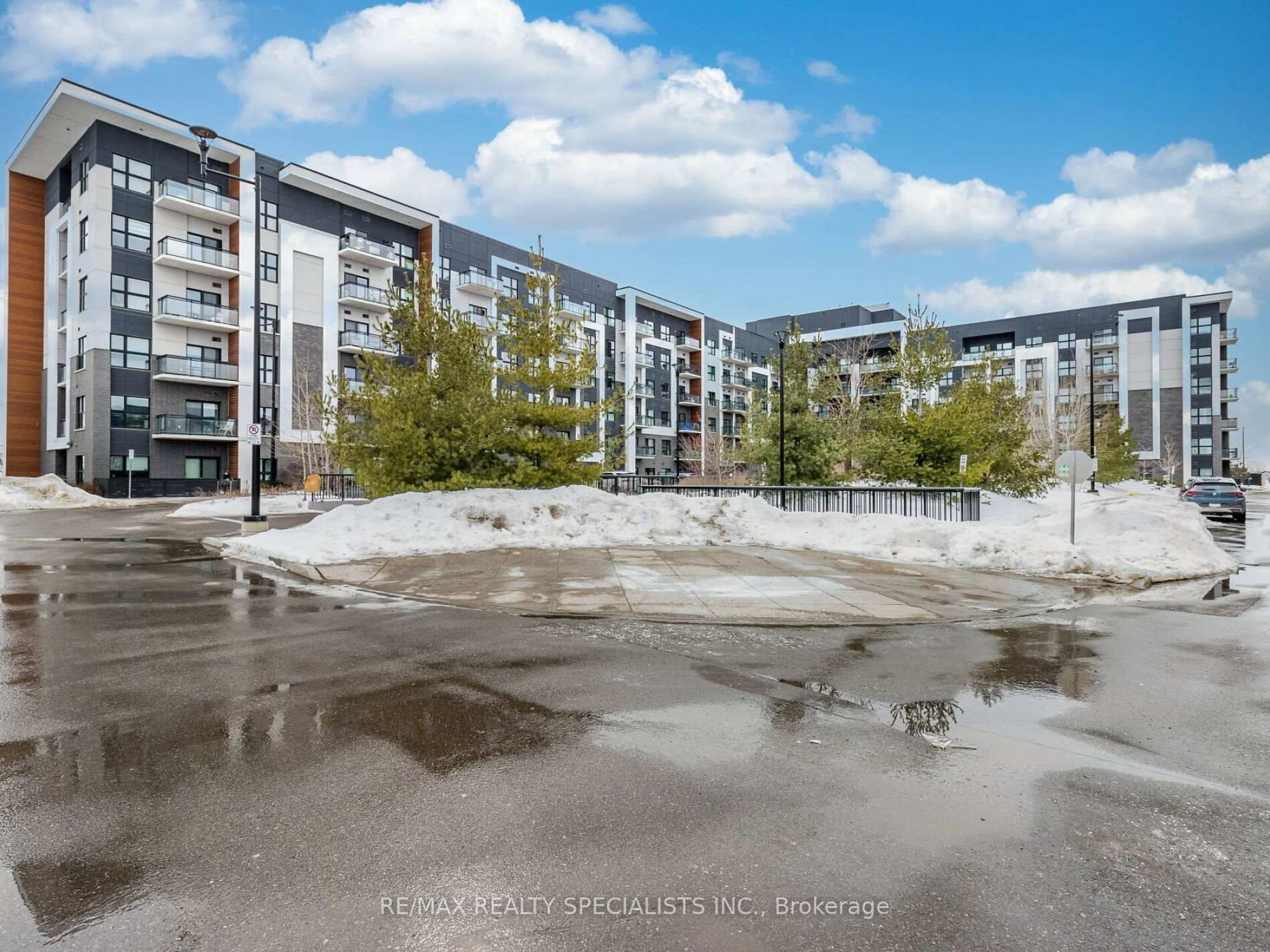 A pic from outside/outdoor area/front of a property/back of a property/a pic from drone, water/lake/river/ocean view for 128 Grovewood Common Circ #624, Oakville Ontario L6X 0X3