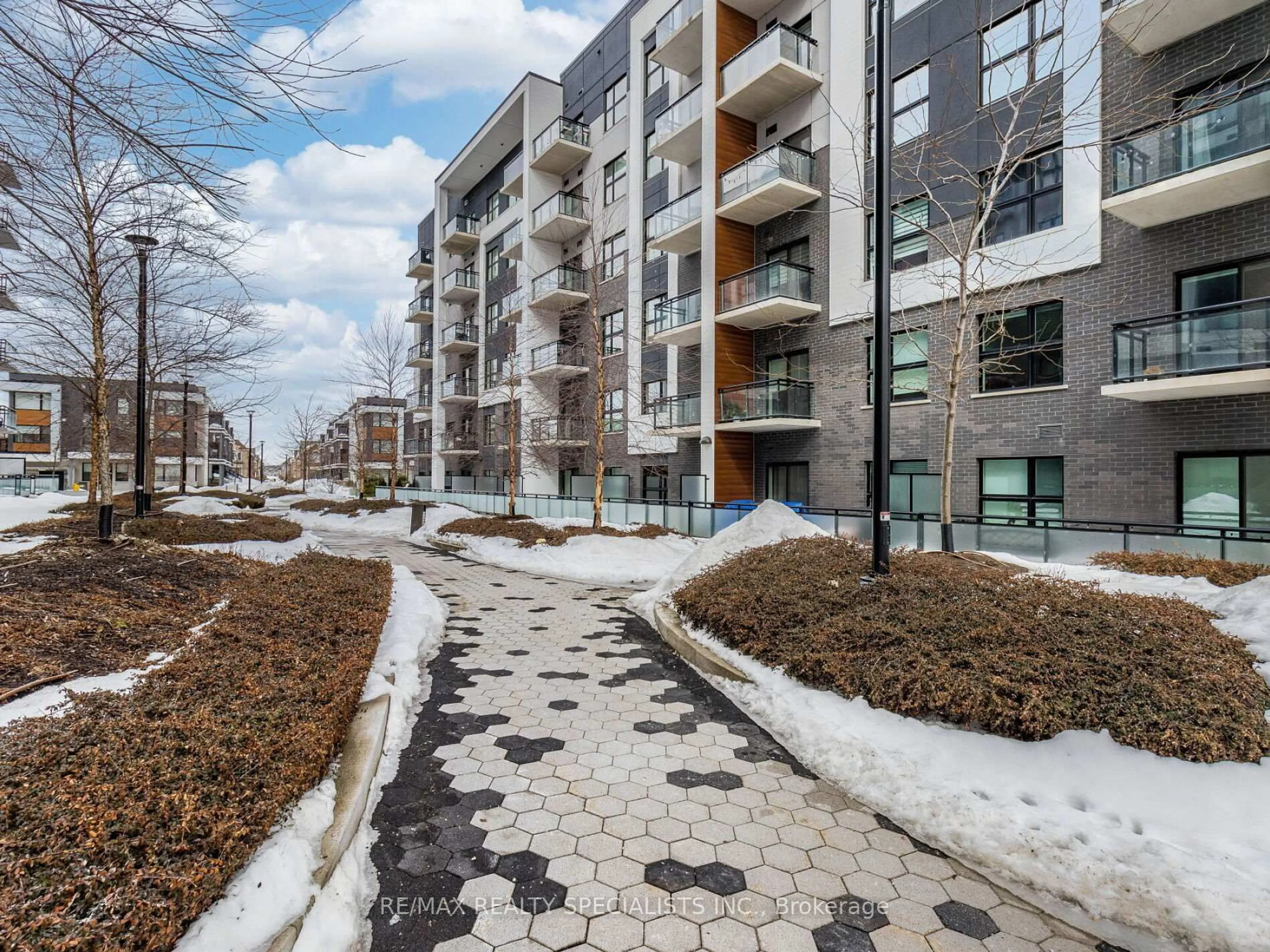 Patio, street for 128 Grovewood Common Circ #624, Oakville Ontario L6X 0X3