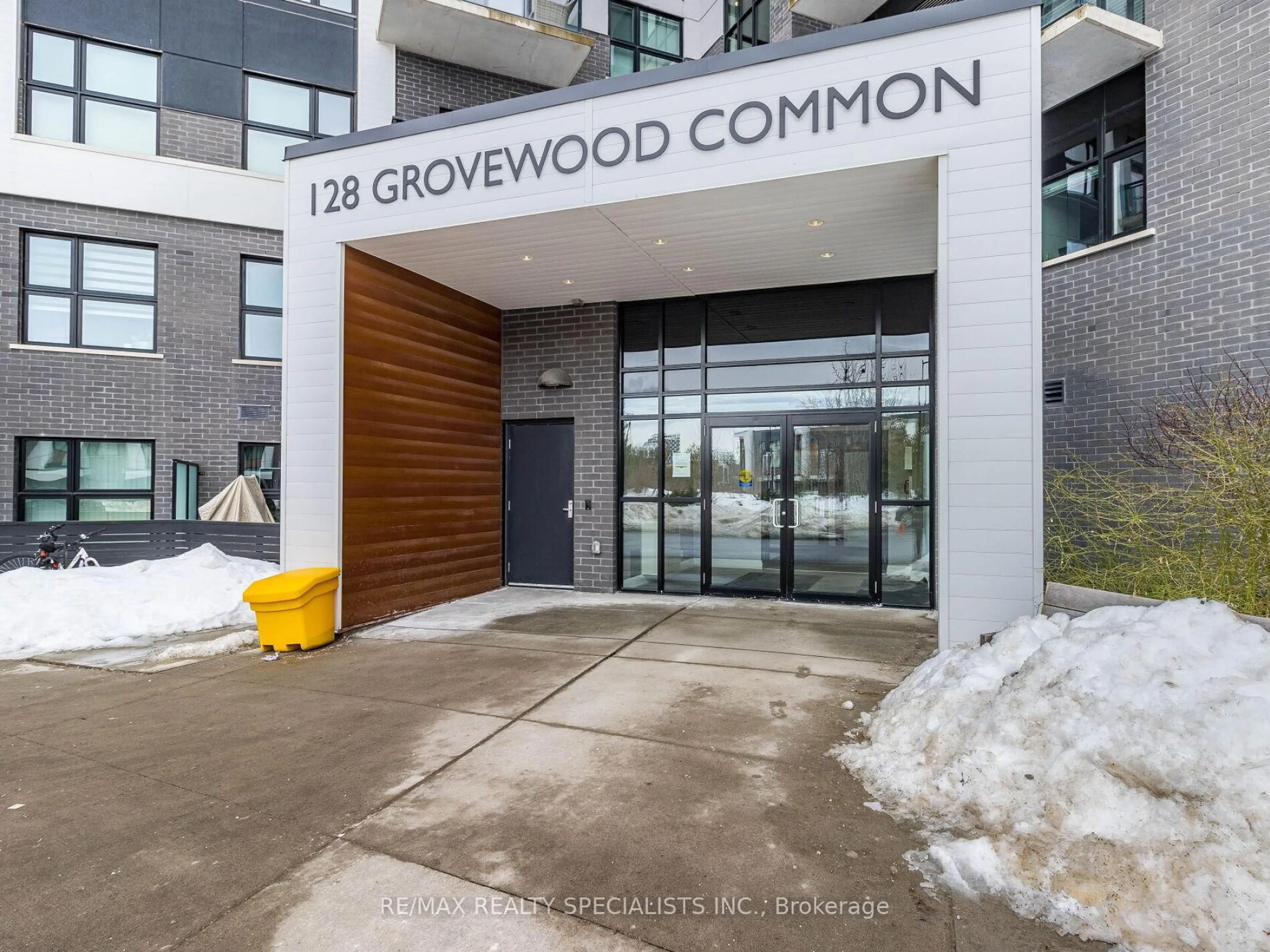 Indoor foyer for 128 Grovewood Common Circ #624, Oakville Ontario L6X 0X3
