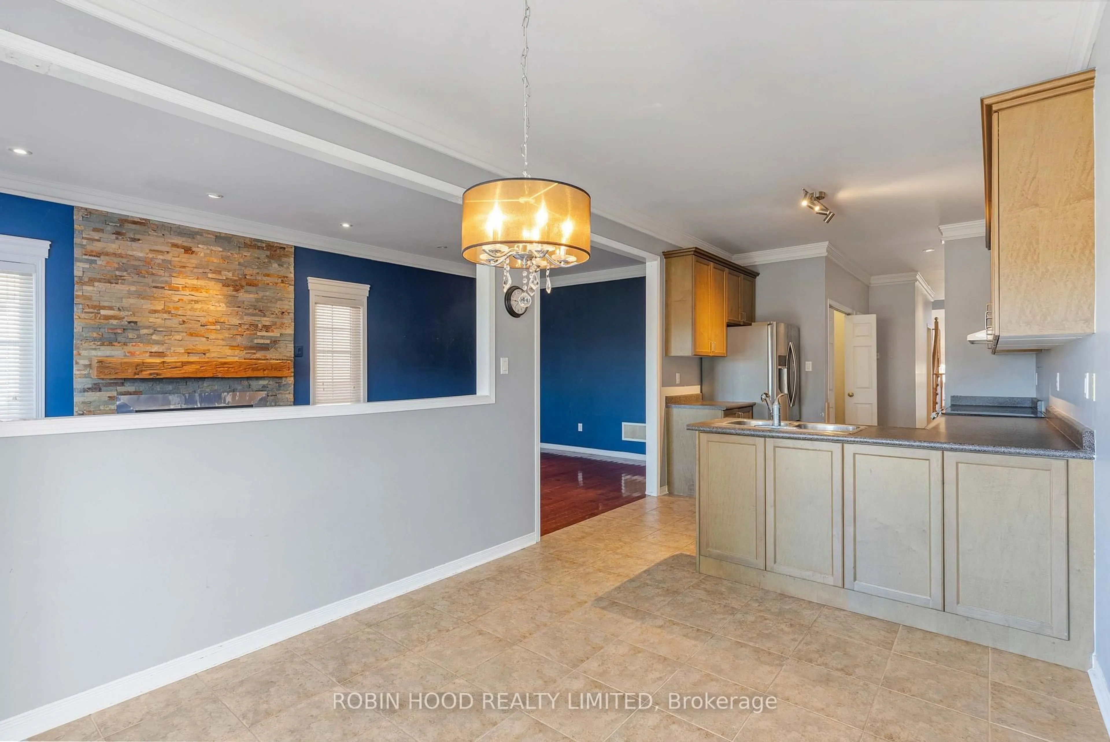 Open concept kitchen, ceramic/tile floor for 6 Meadowlark Dr, Halton Hills Ontario L7G 6N2