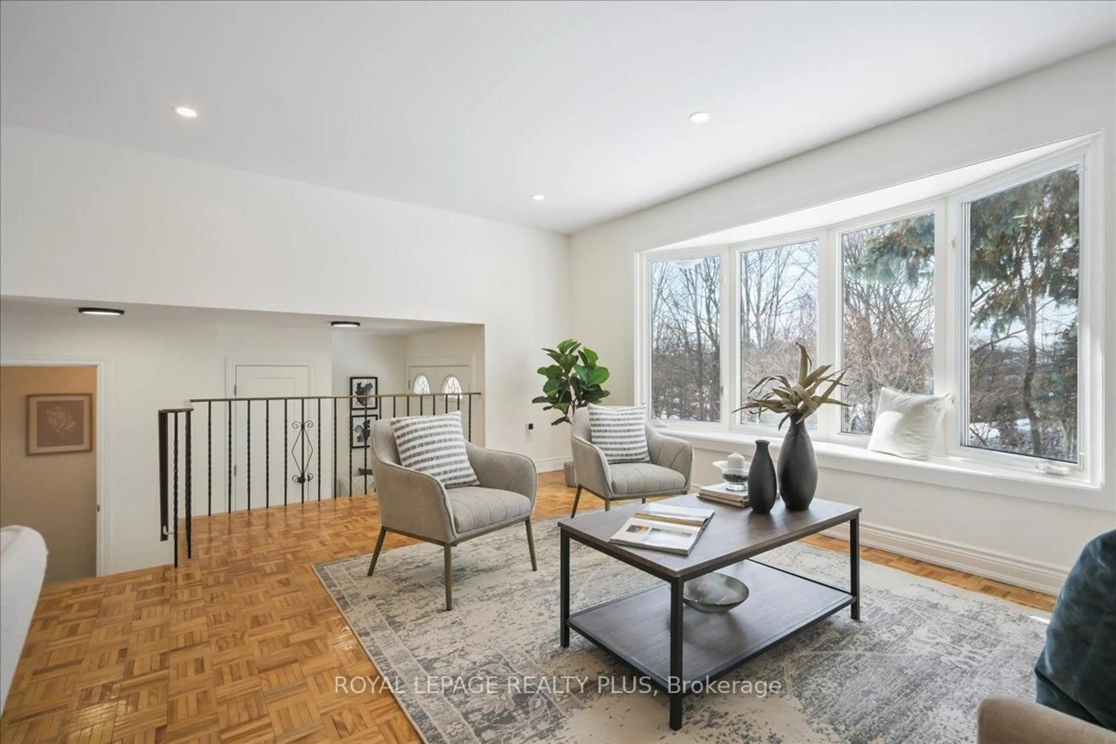 Living room with furniture, unknown for 3655 Burnbrae Dr, Mississauga Ontario L5C 2R6