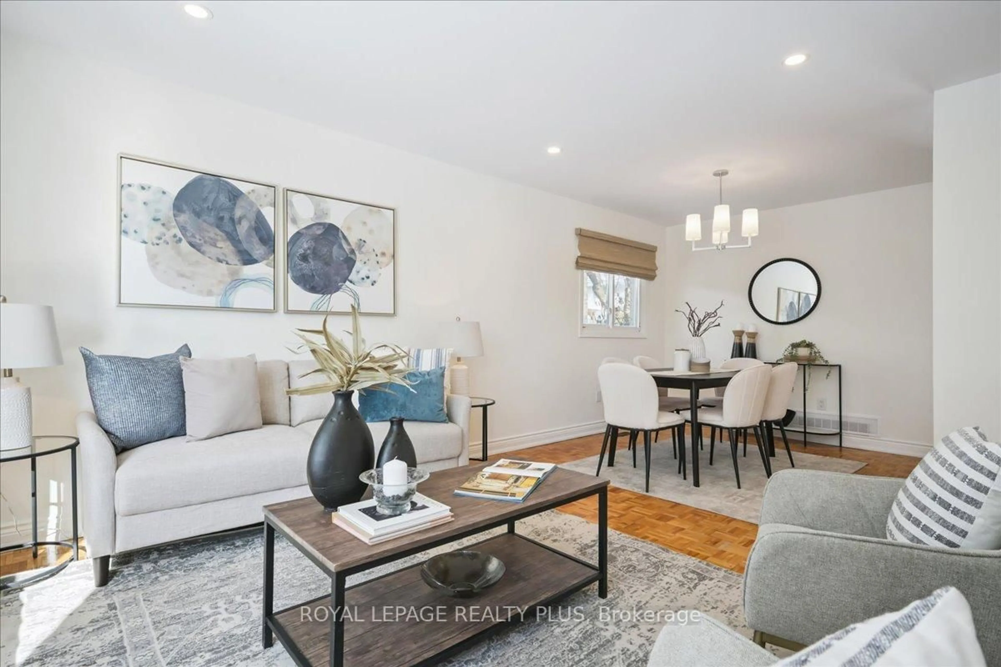 Living room with furniture, unknown for 3655 Burnbrae Dr, Mississauga Ontario L5C 2R6