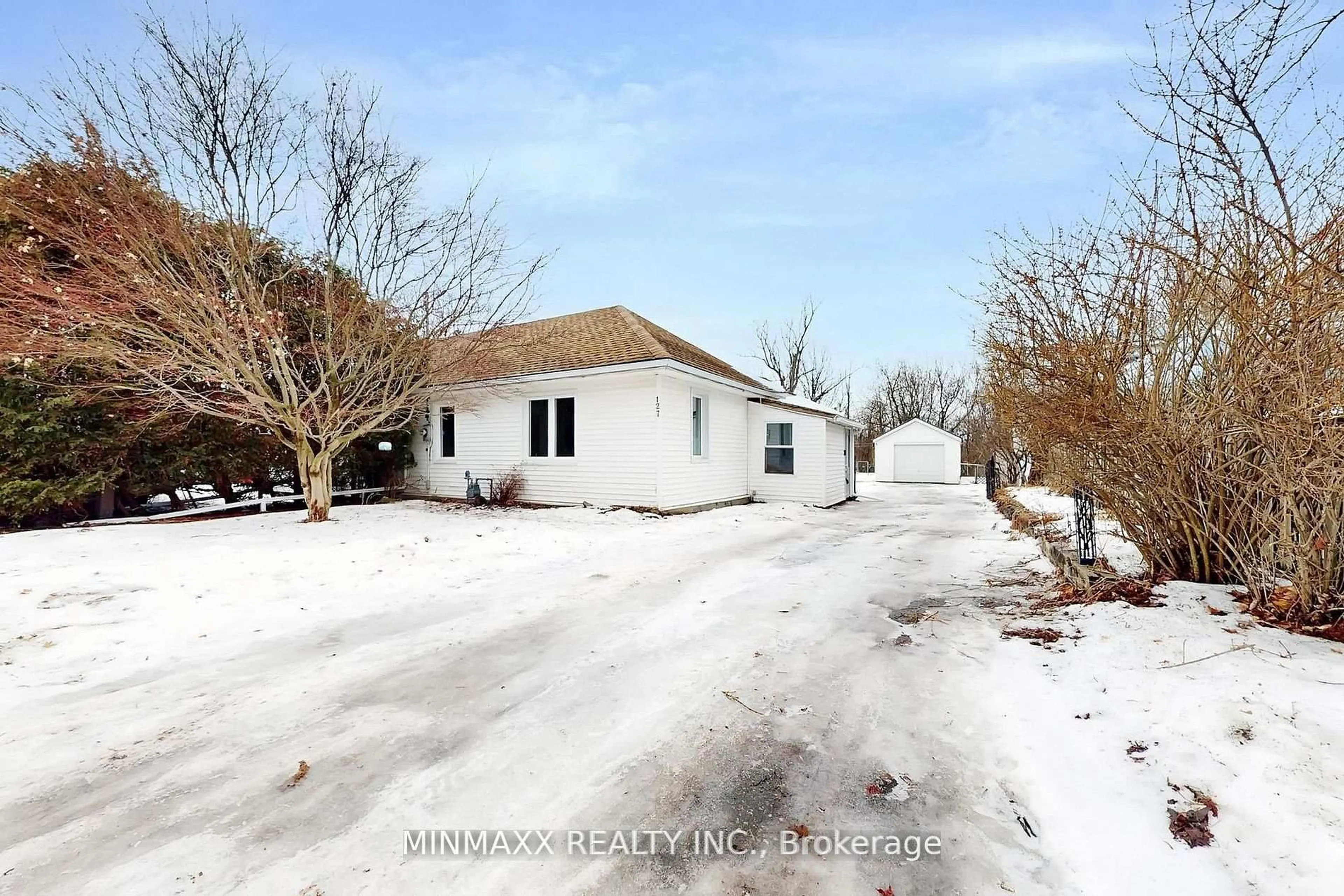 A pic from outside/outdoor area/front of a property/back of a property/a pic from drone, street for 127 POPLAR Ave, Halton Hills Ontario L7J 2E3