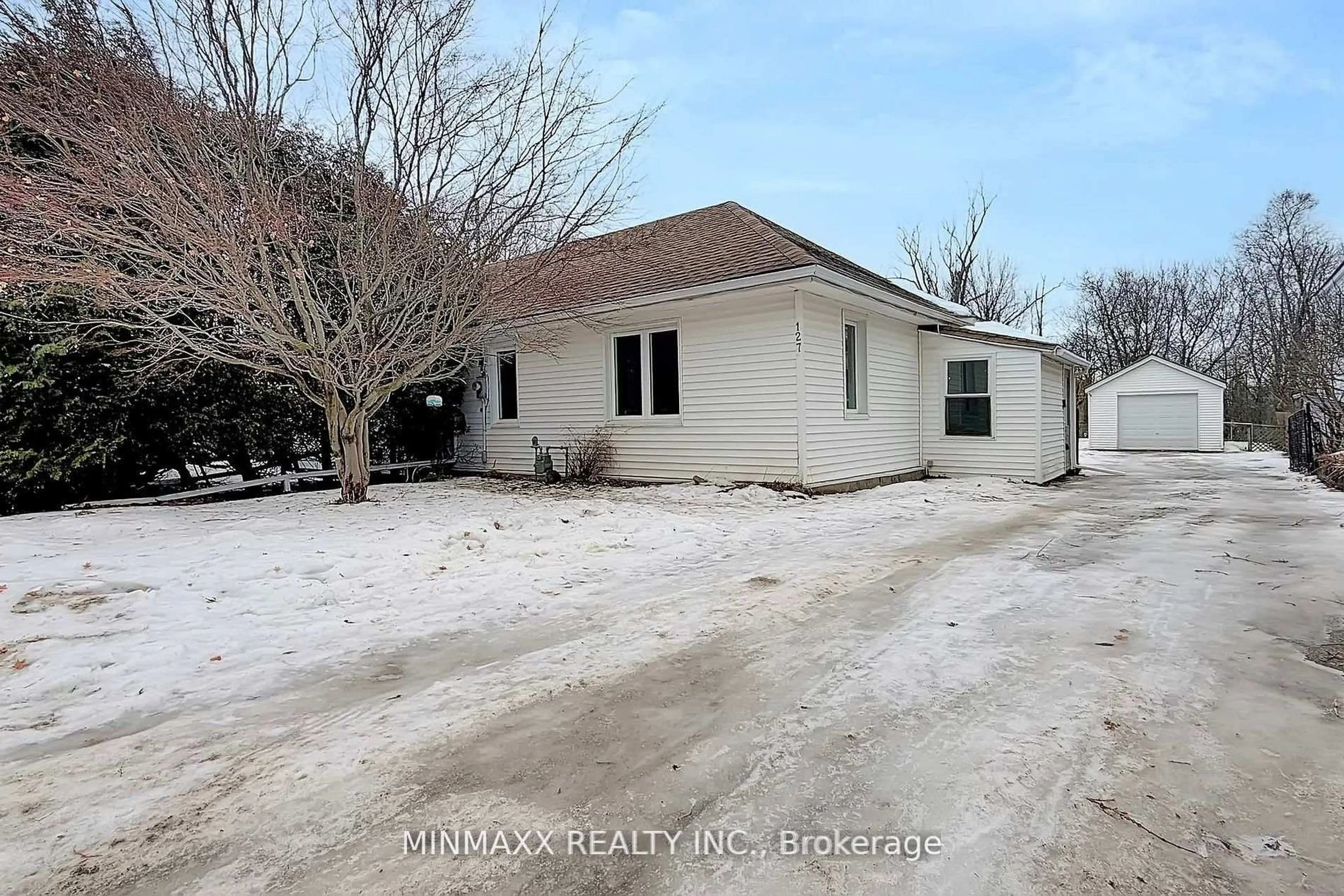 A pic from outside/outdoor area/front of a property/back of a property/a pic from drone, street for 127 POPLAR Ave, Halton Hills Ontario L7J 2E3