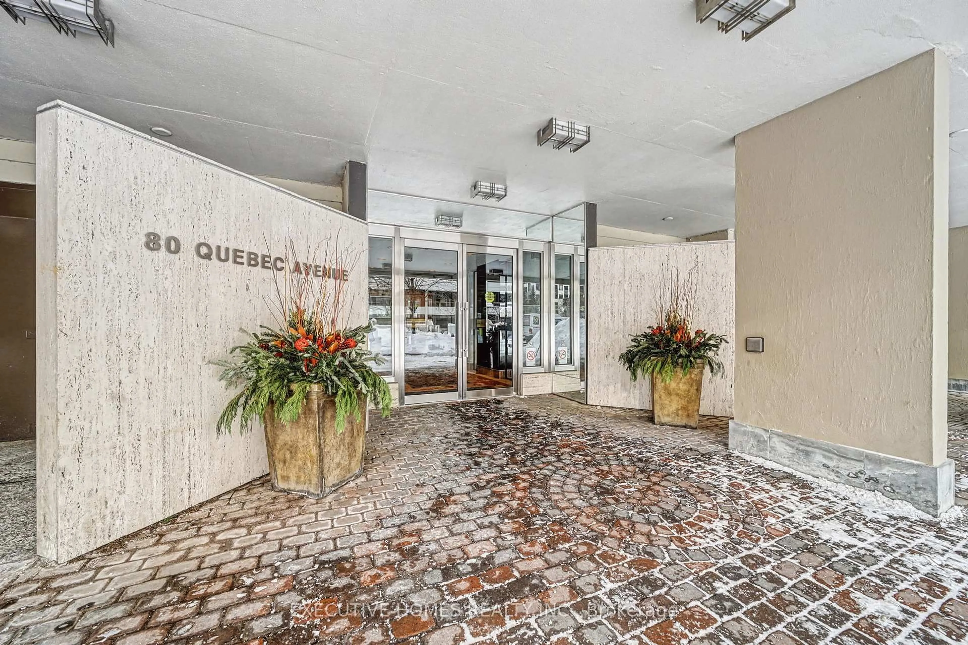 Lobby for 80 Quebec Ave #504, Toronto Ontario M6P 4B7