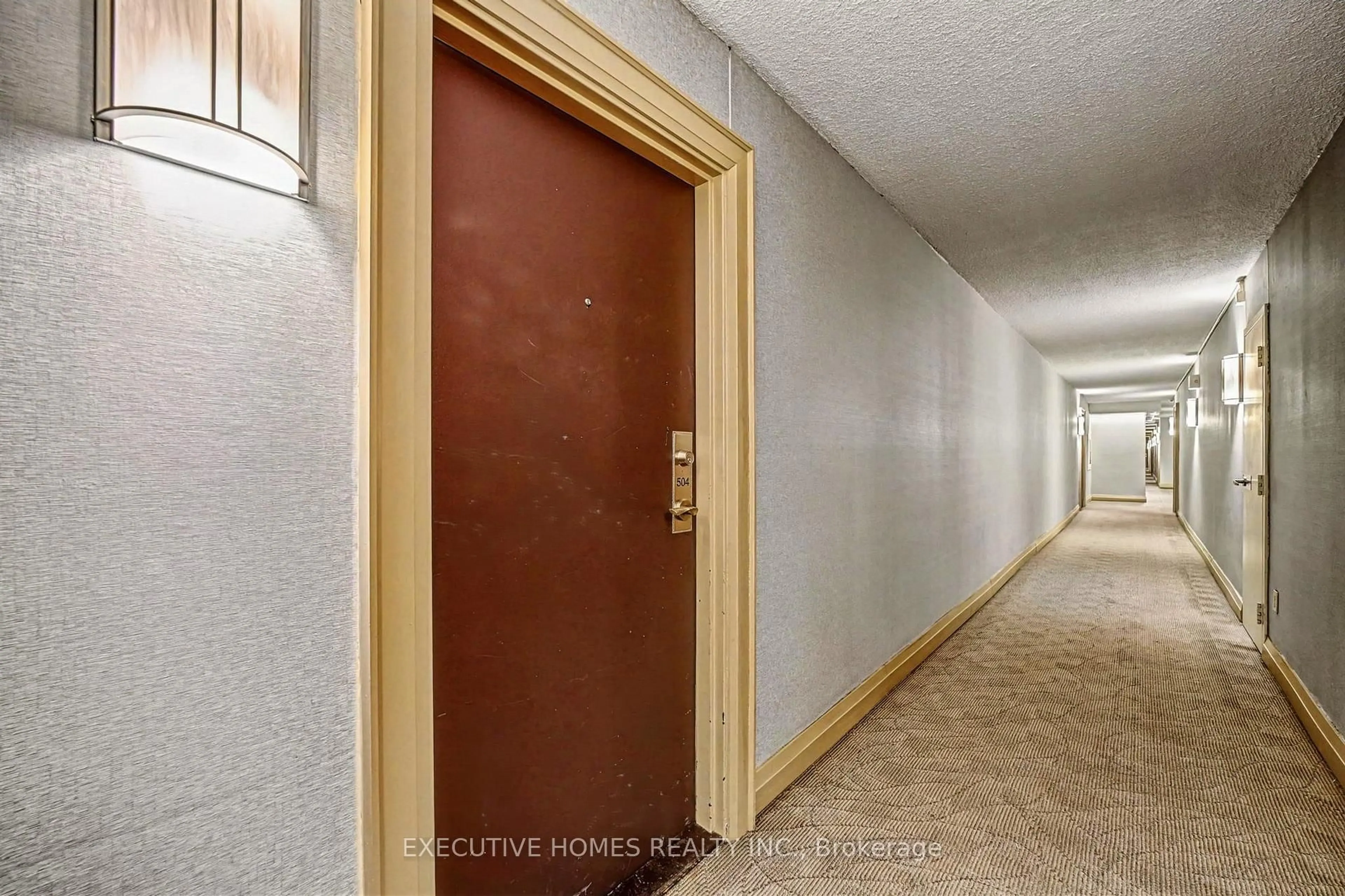 Indoor foyer for 80 Quebec Ave #504, Toronto Ontario M6P 4B7