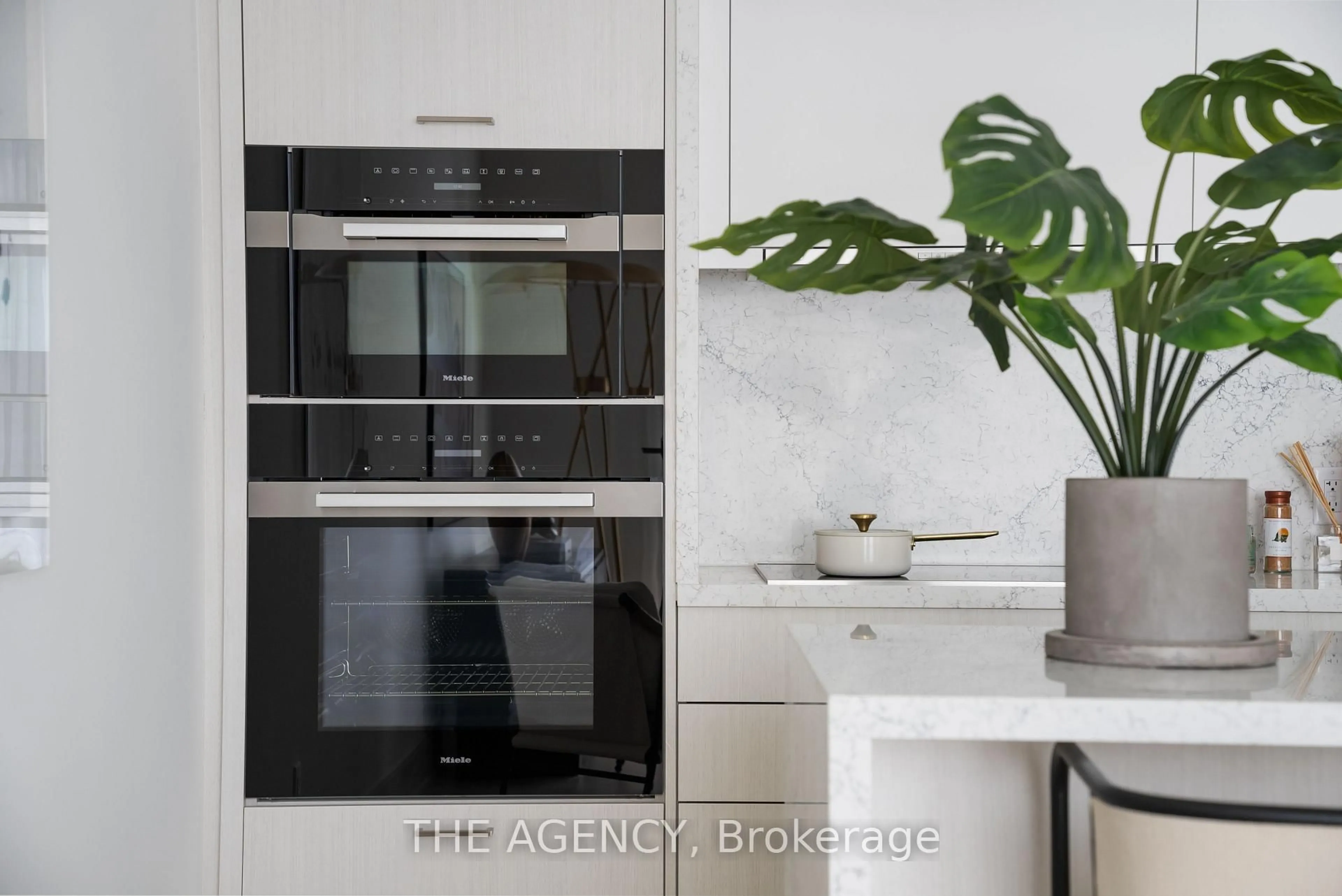 Contemporary kitchen, ceramic/tile floor for 259 The Kingsway #TH121, Toronto Ontario M9A 3T6