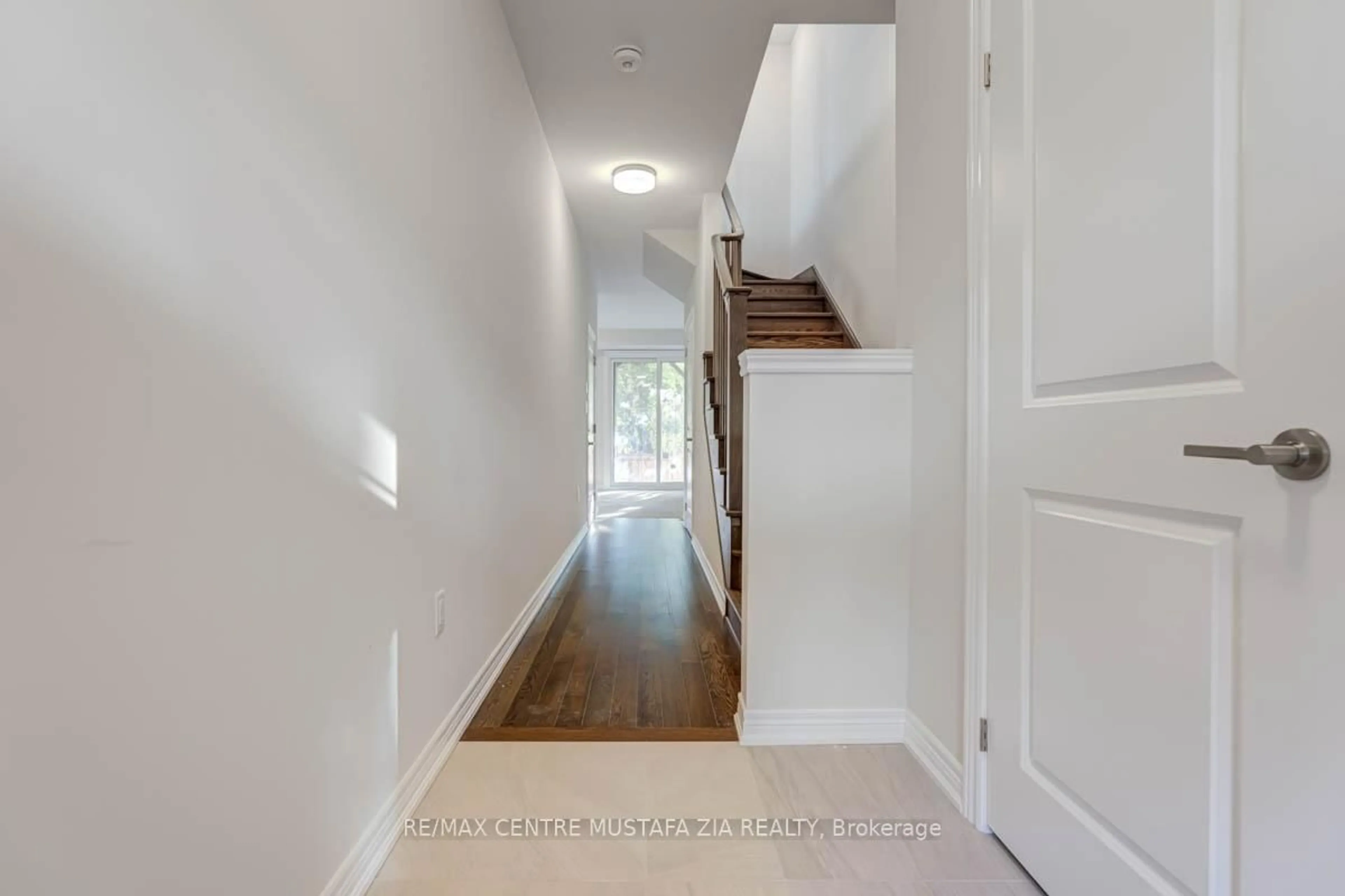 Indoor entryway for 26 Folcroft St, Brampton Ontario L6Y 0B6